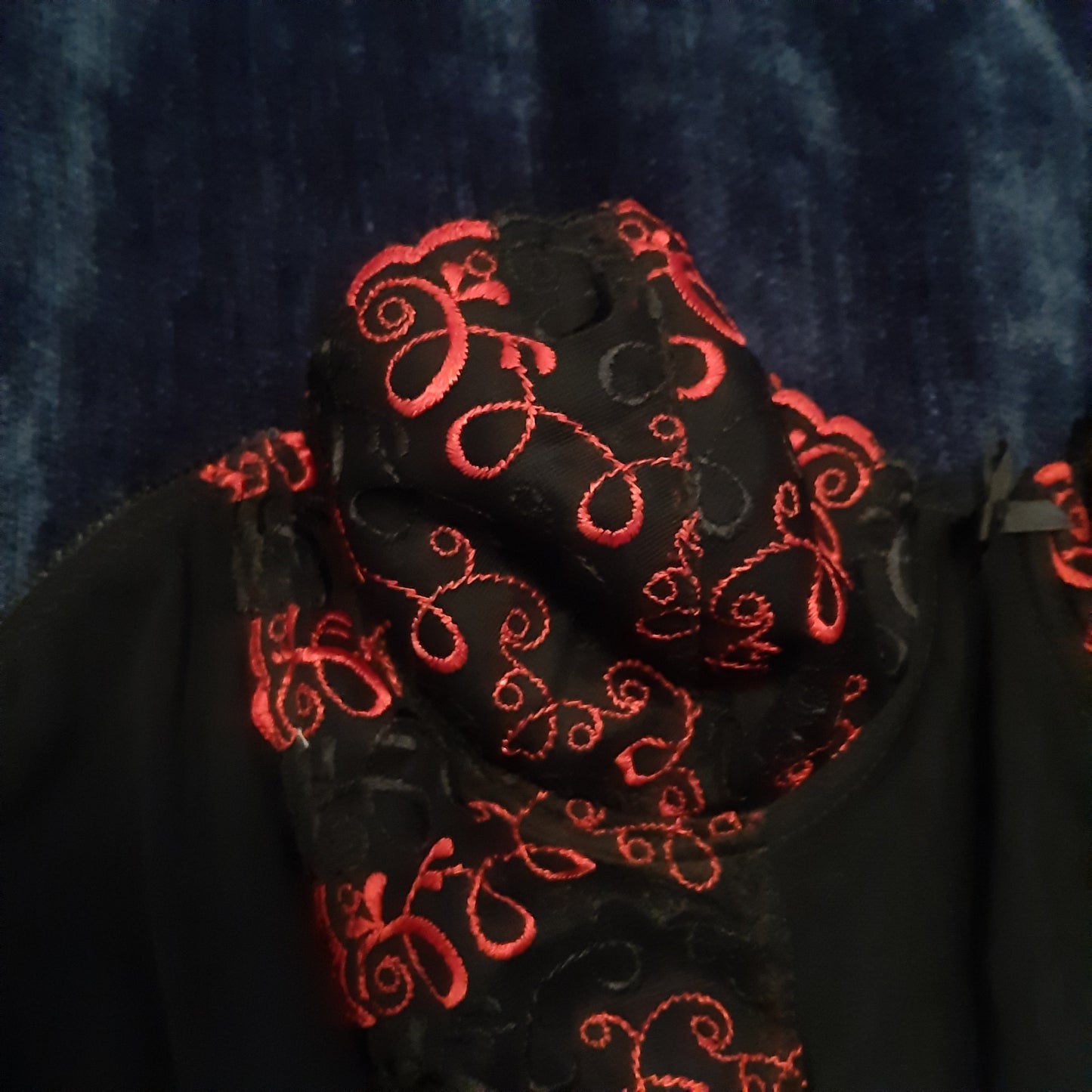 Black corset with red detail