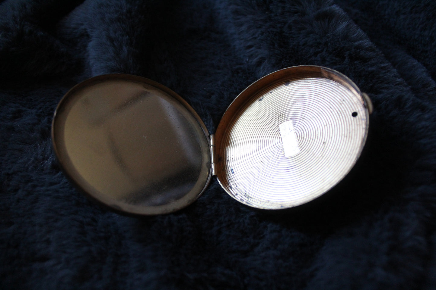 Round gold colour compact with clear jewel detail