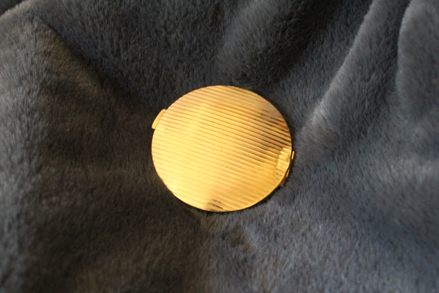 Mystery compact with dragon pattern