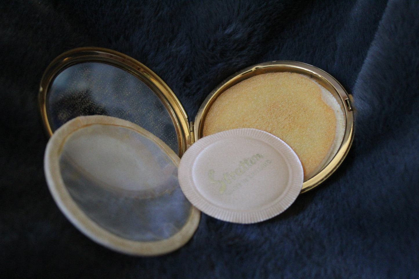 Emerald vintage compact