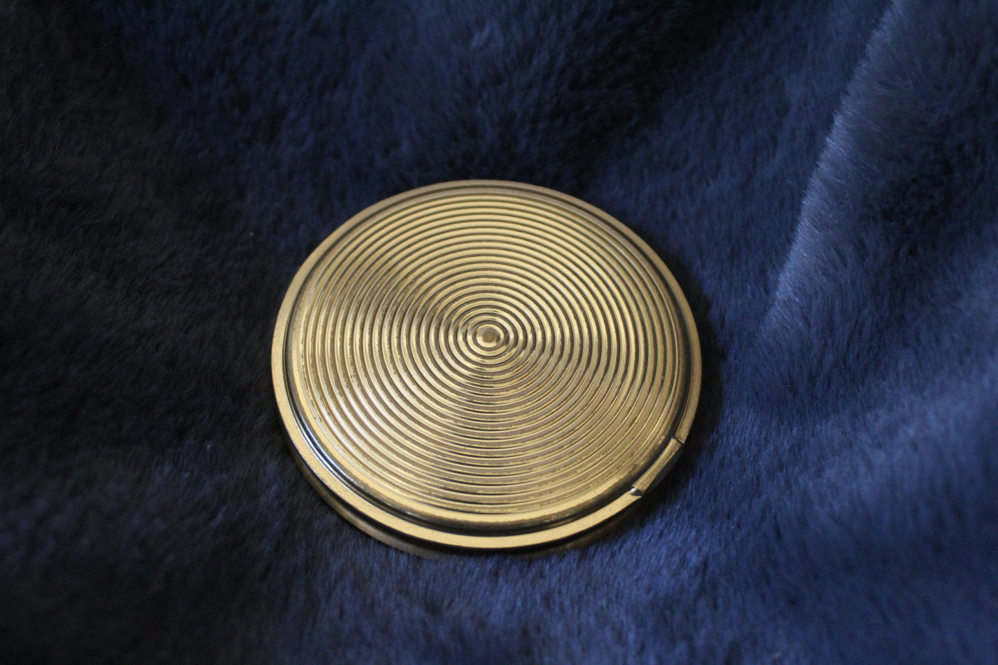 Mystery compact with floral design