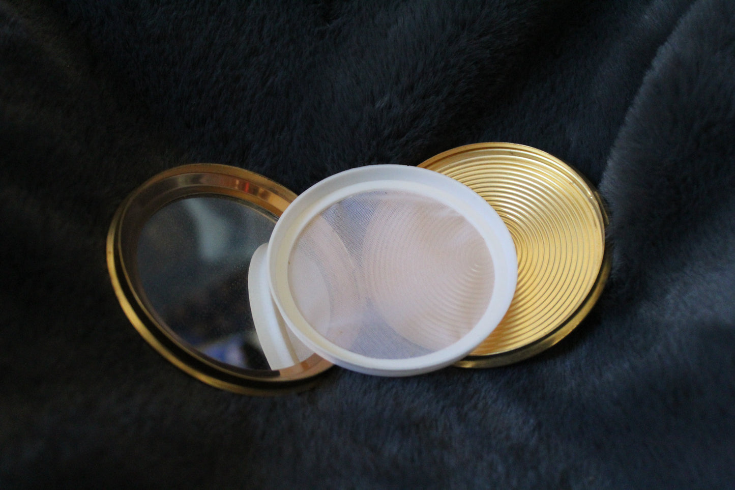 Mystery compact with floral design