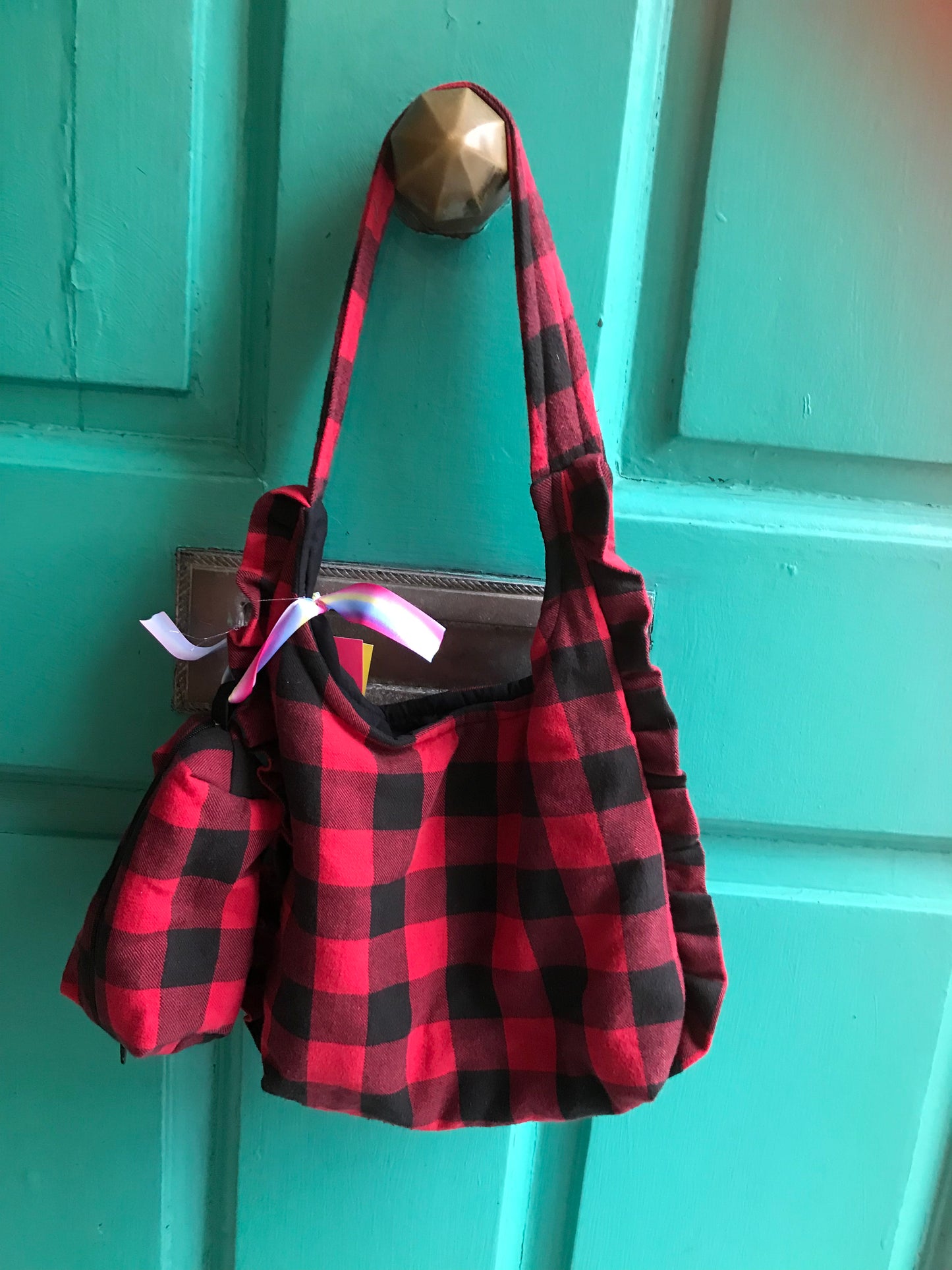 Lined purse with magnetic clasp