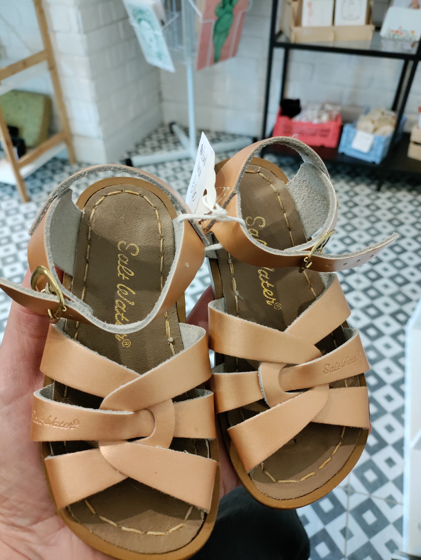 Rose gold kids Saltwater sandals - size 8