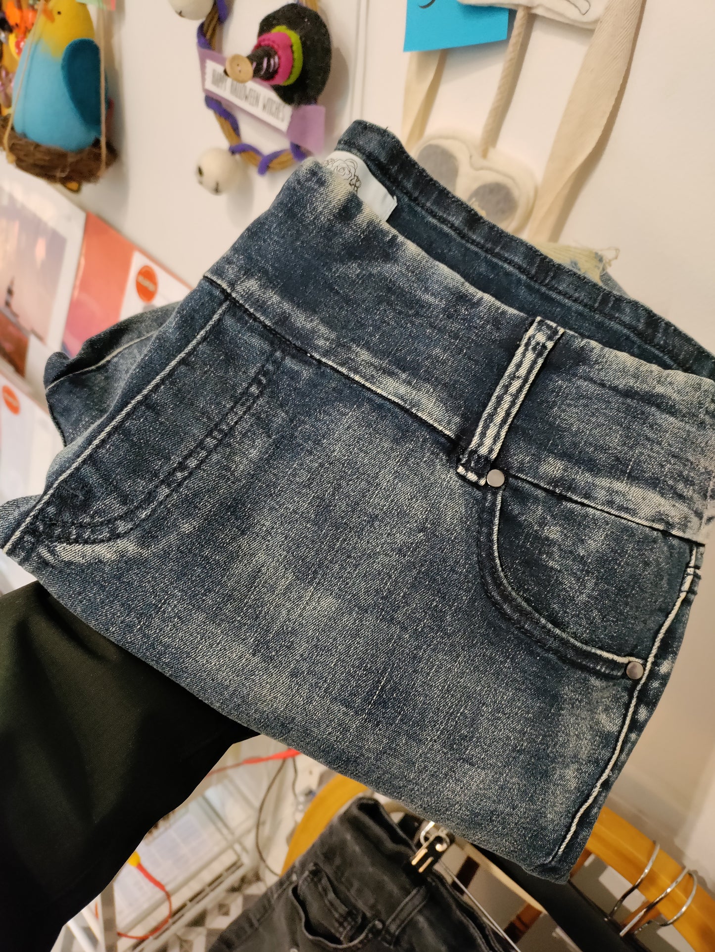 Like new - Queen the label stretch skinny leg ripped blue denim jeans - size 20