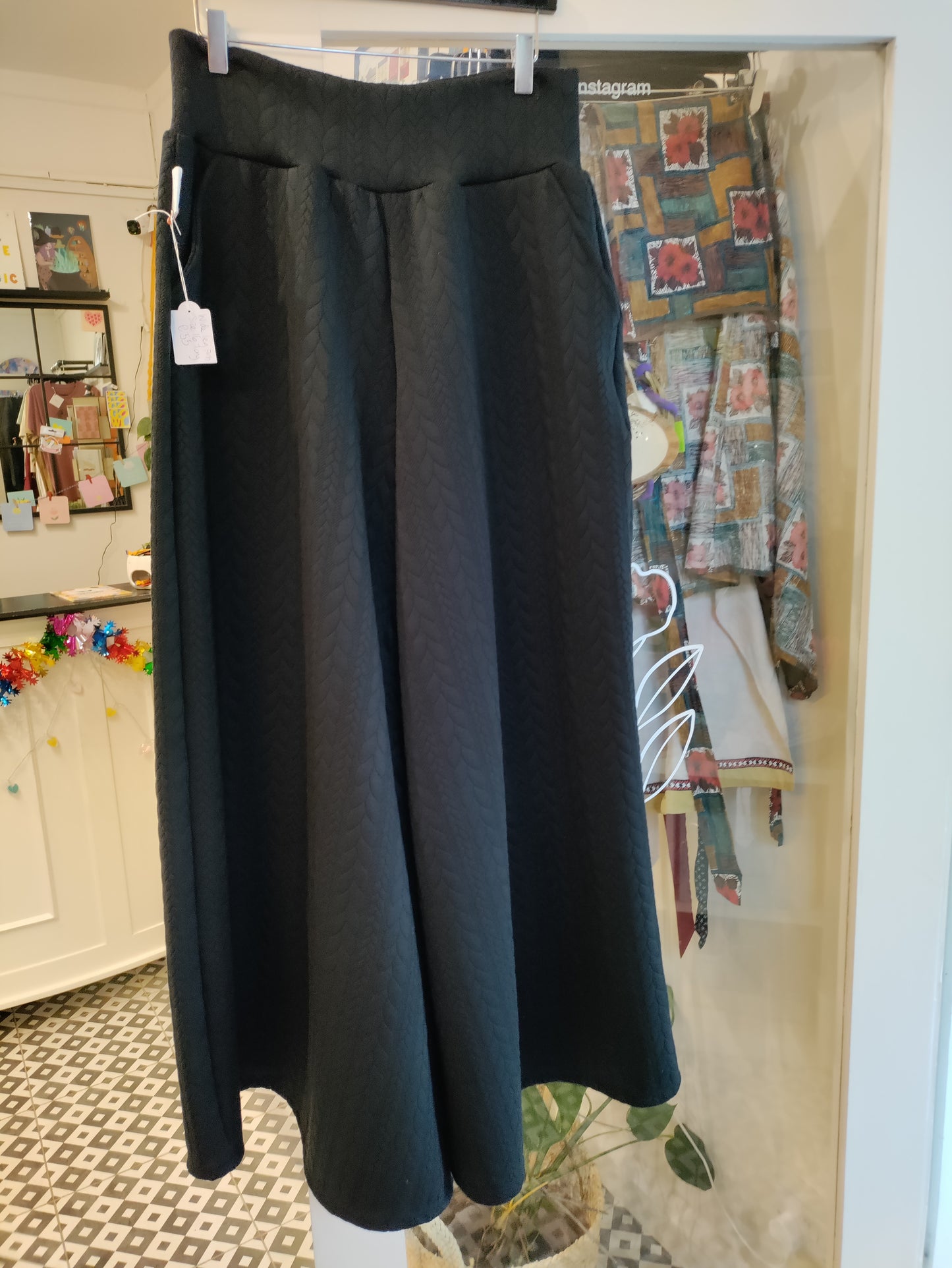 Wide leg pants