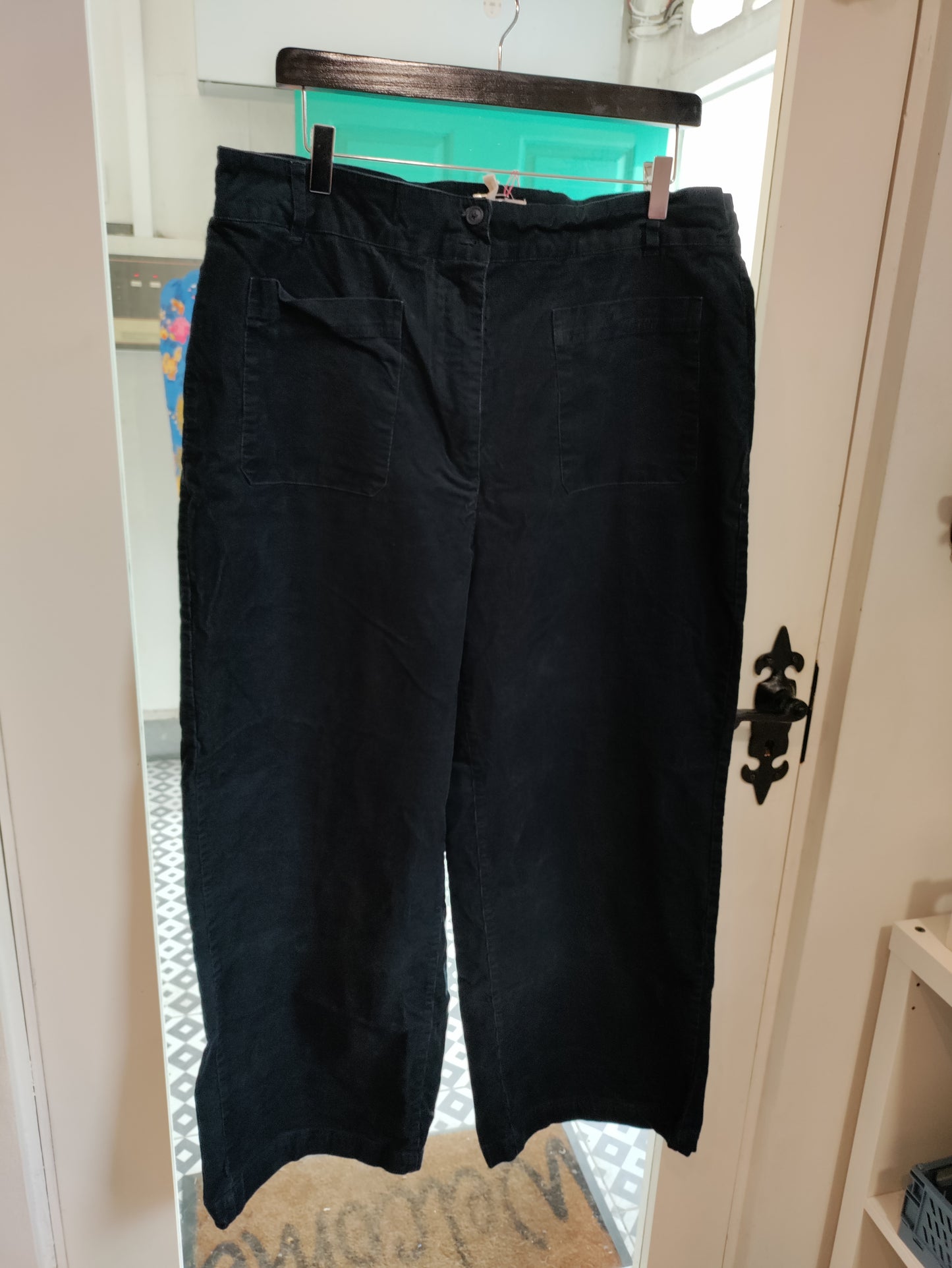 Second hand pants, leggings, joggers