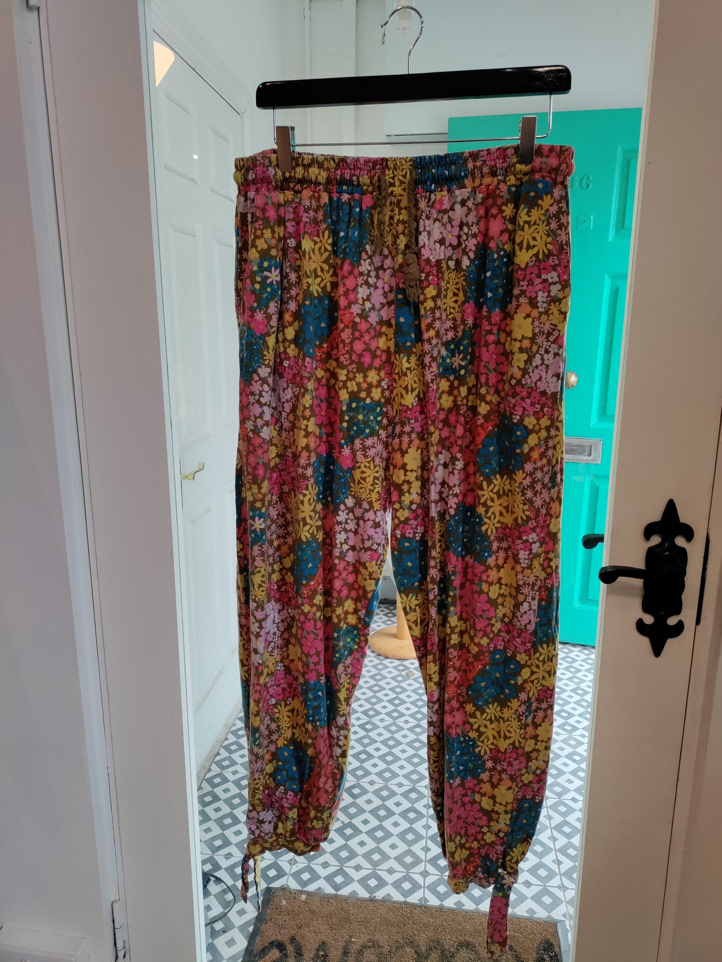 Second hand pants, leggings, joggers