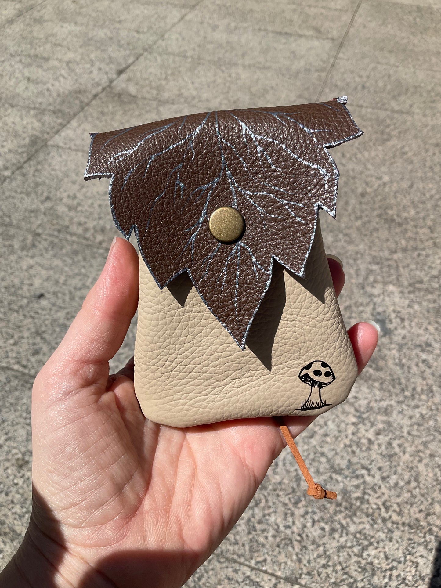 Leather foraging pouches