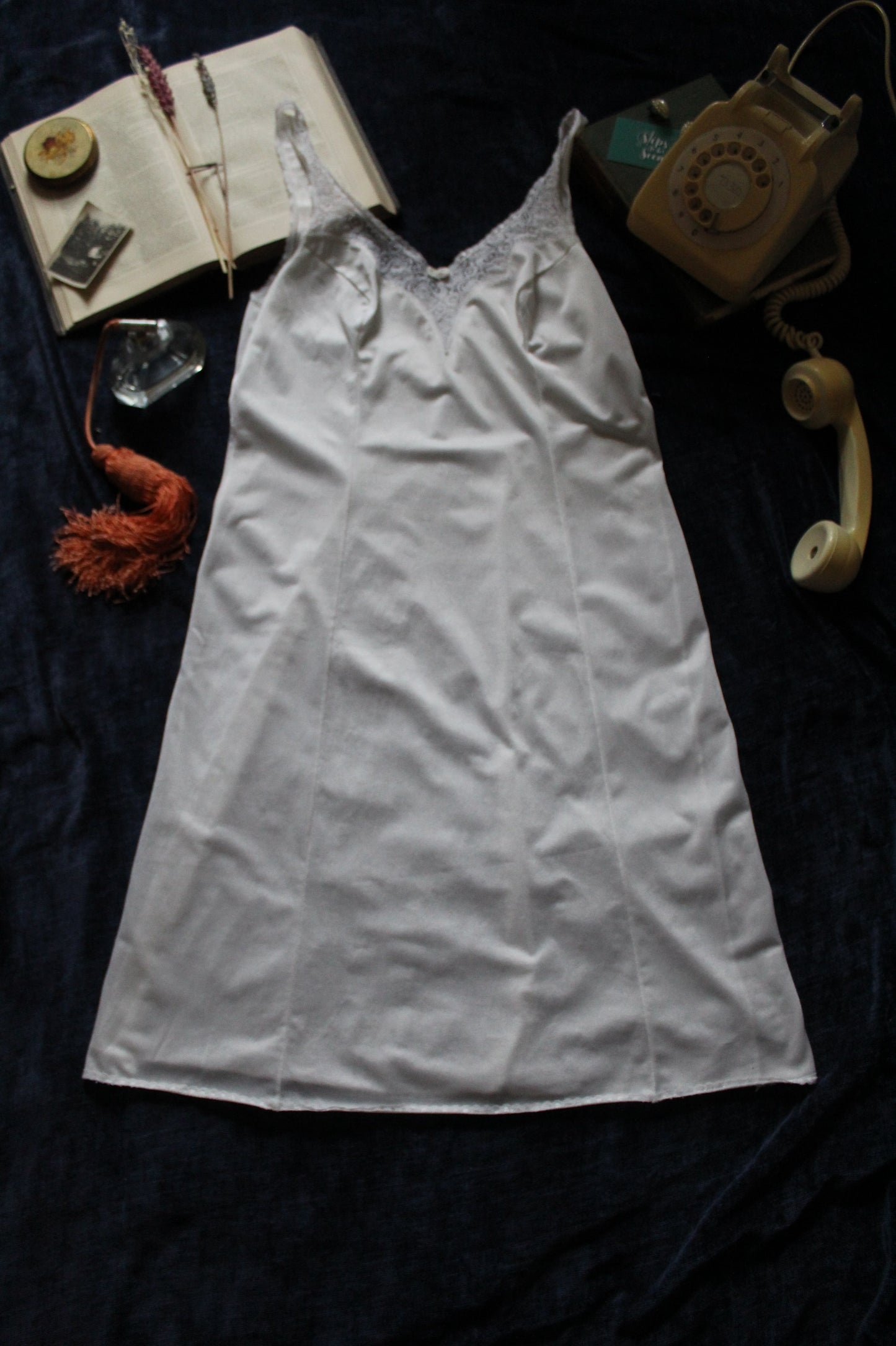 Pearl slip with angular floral trim