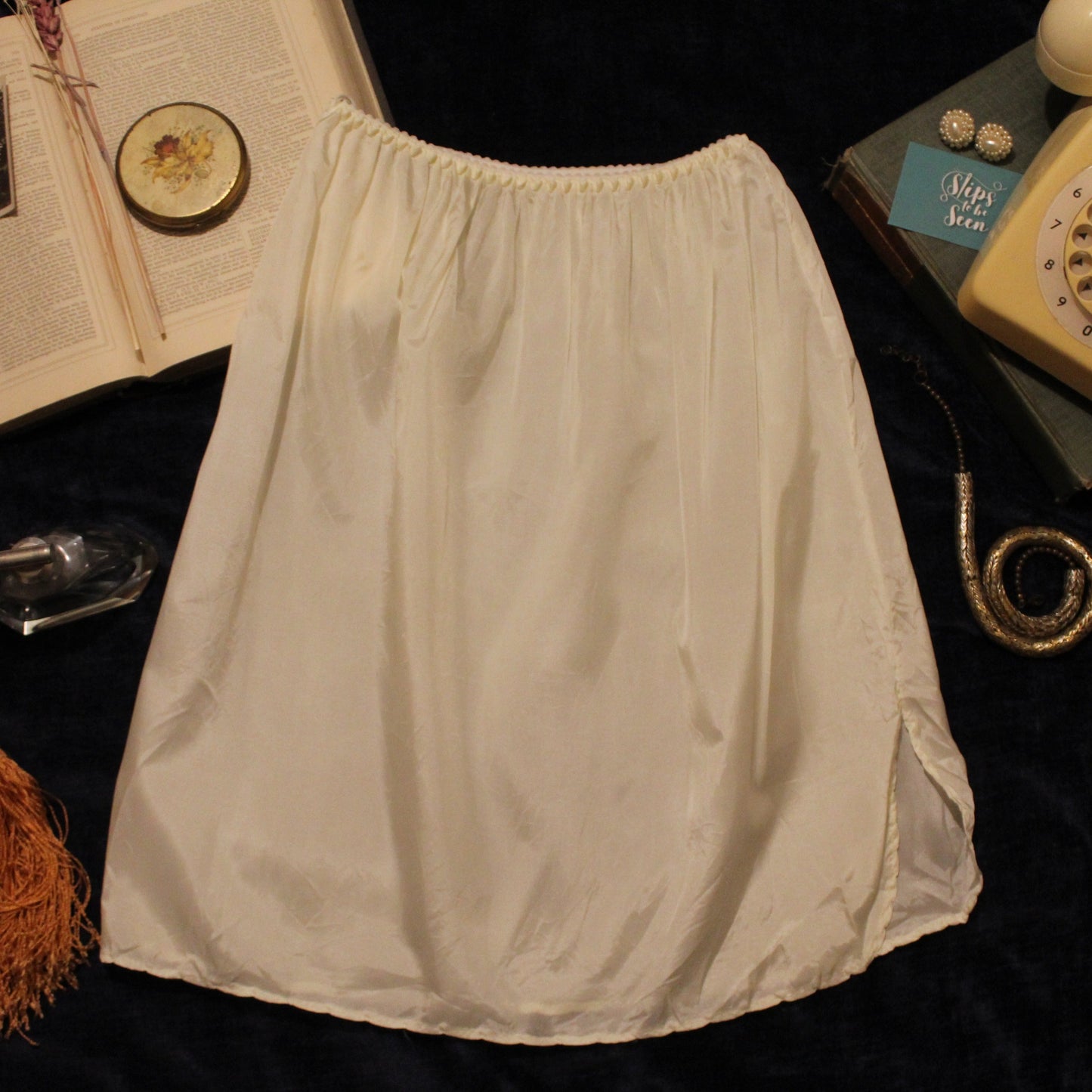 Smart short pearl half slip