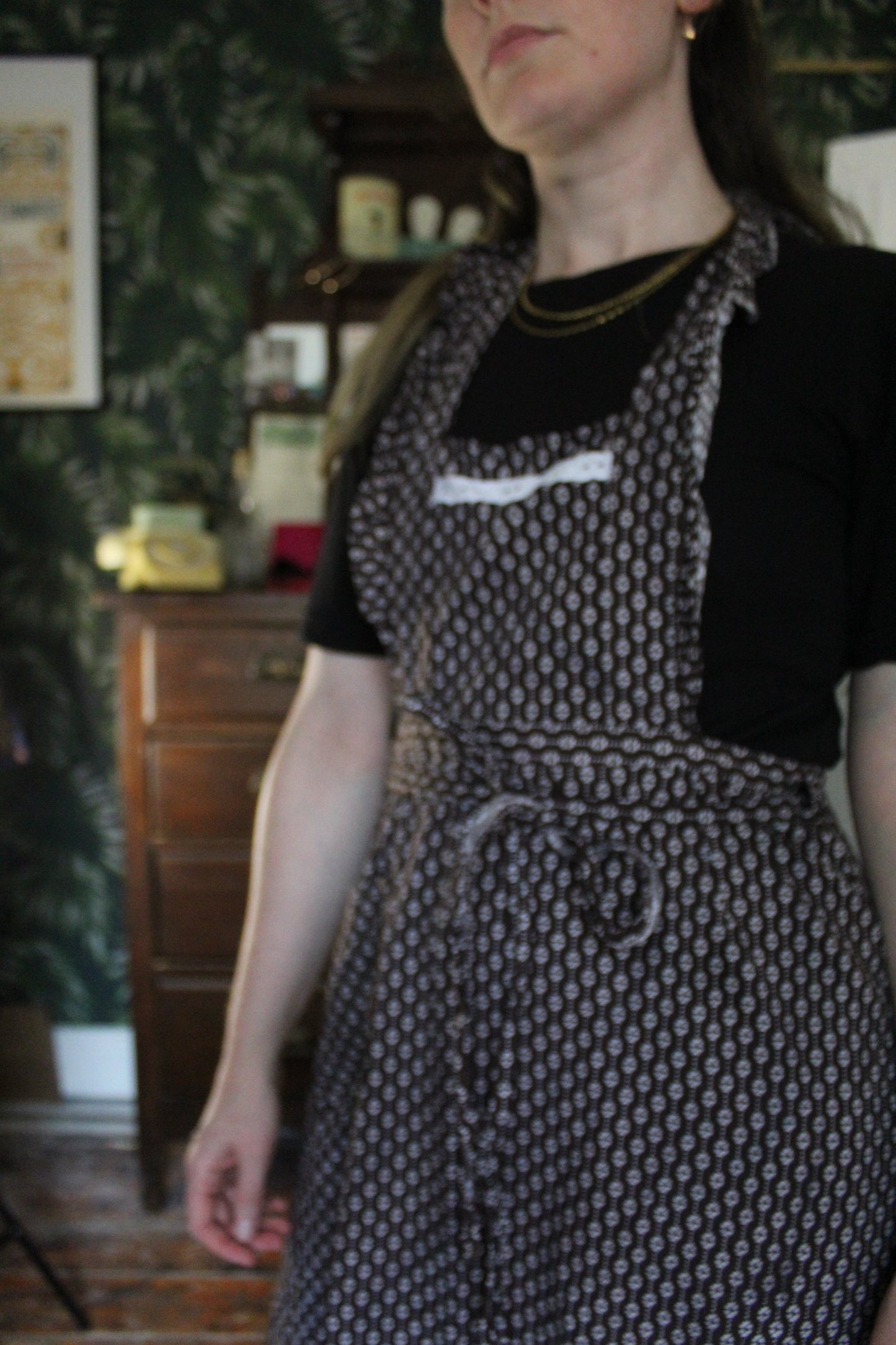 Walnut apron with white print pattern