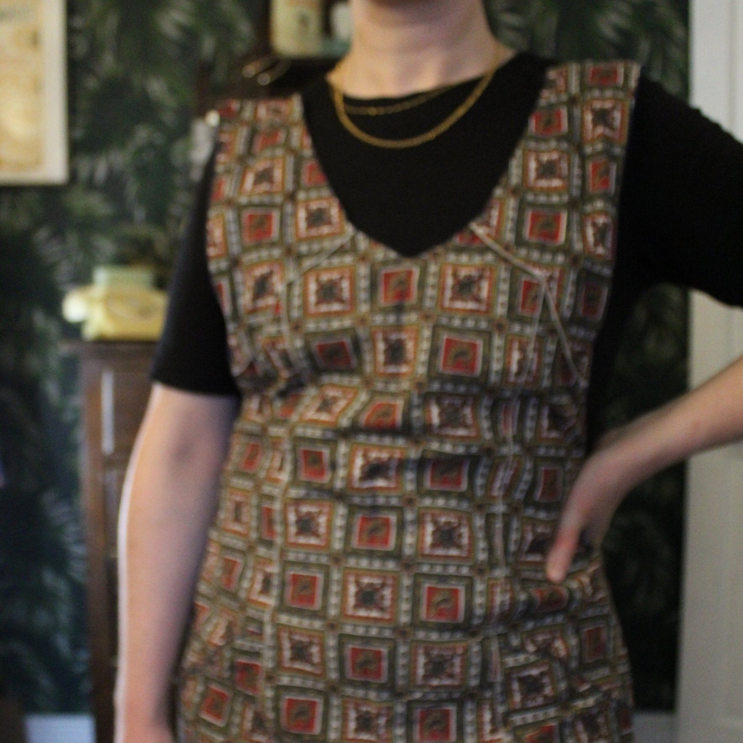 Olive tile pattern apron