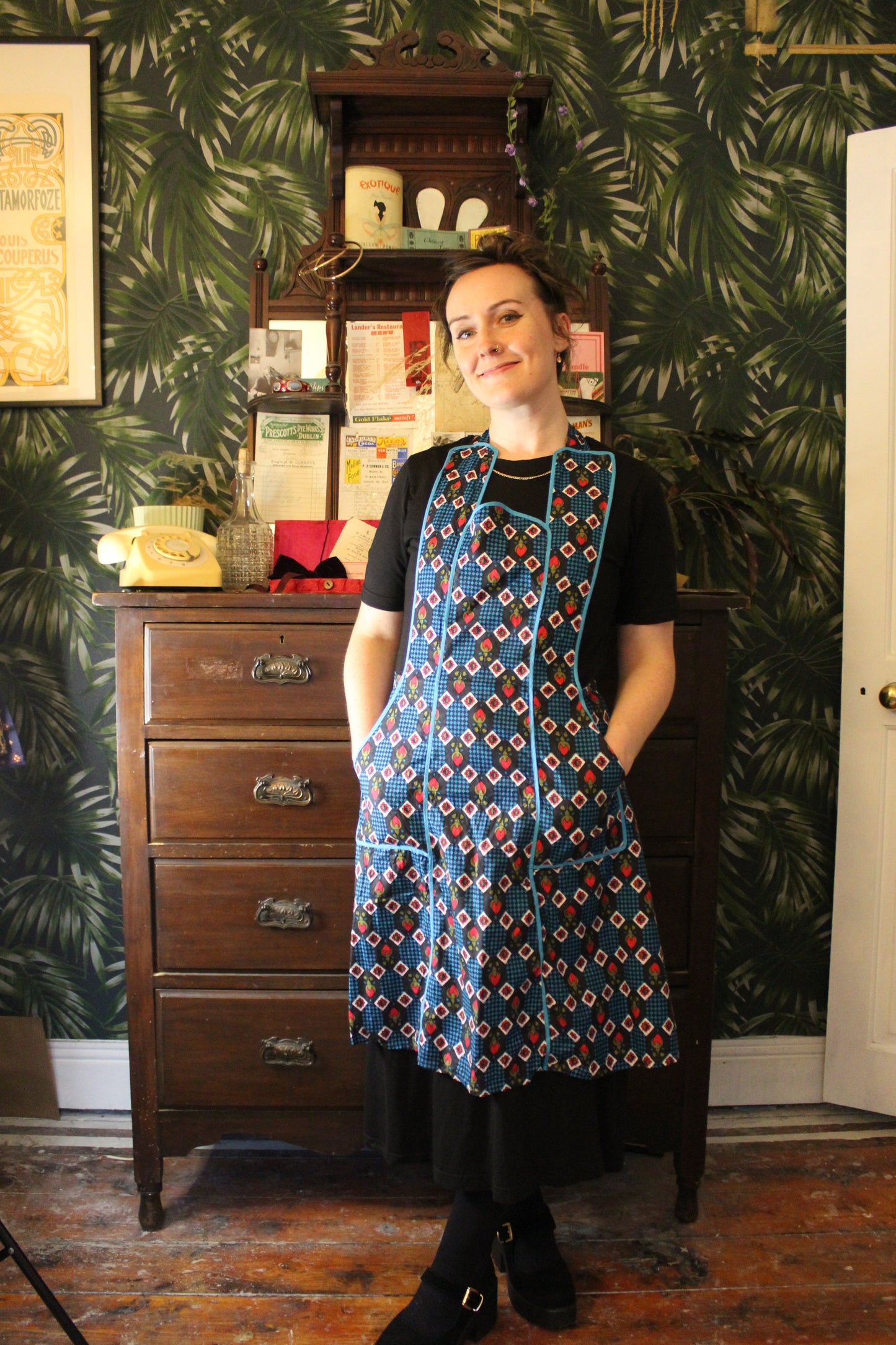 Strawberry rose pattern apron