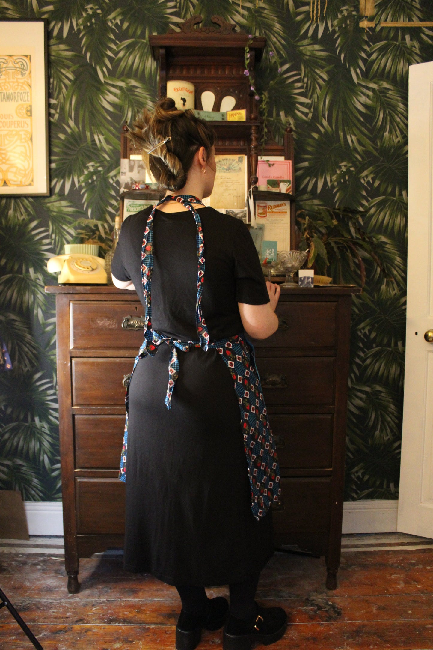 Strawberry rose pattern apron