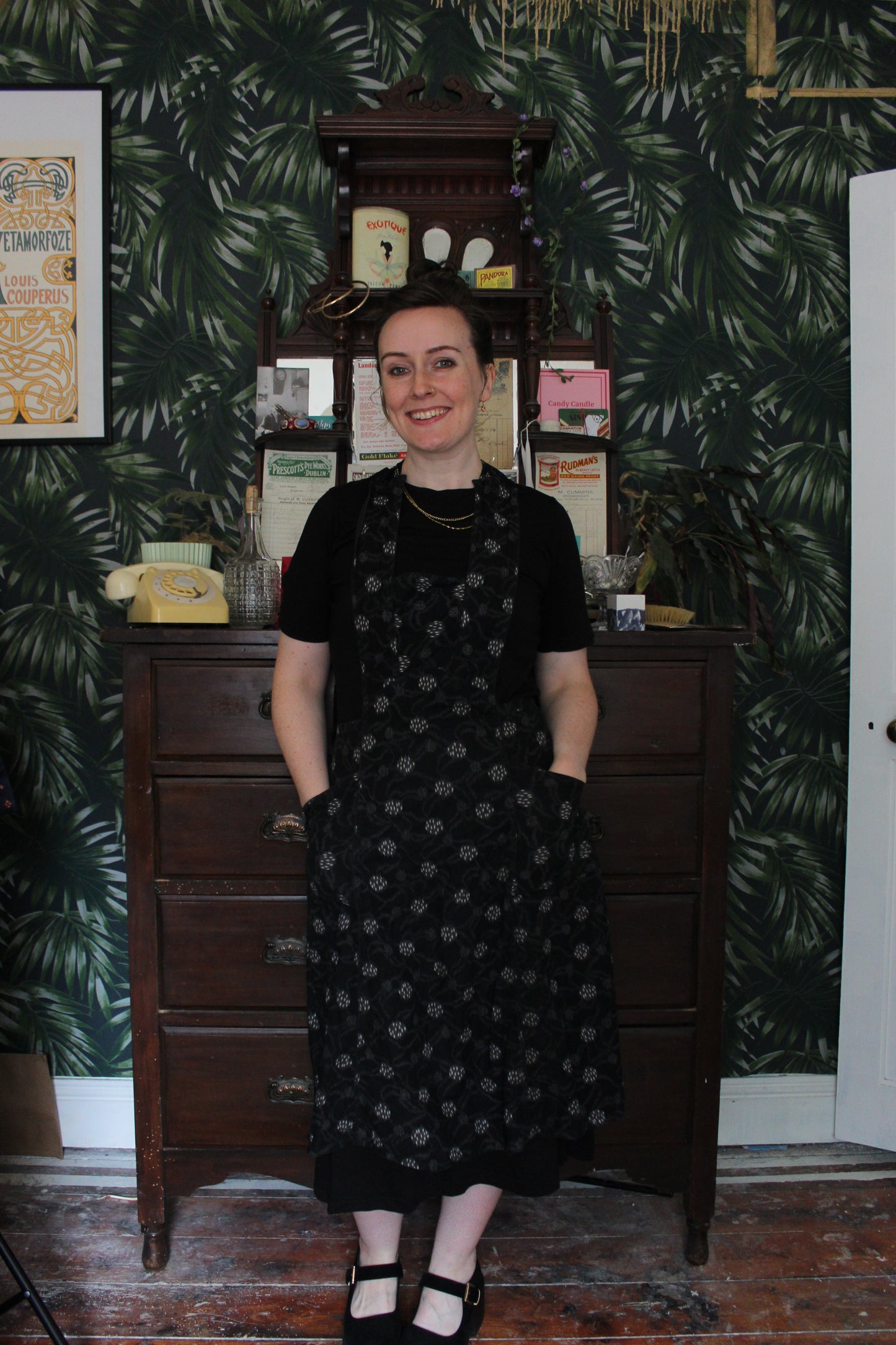 Slate and frost design apron