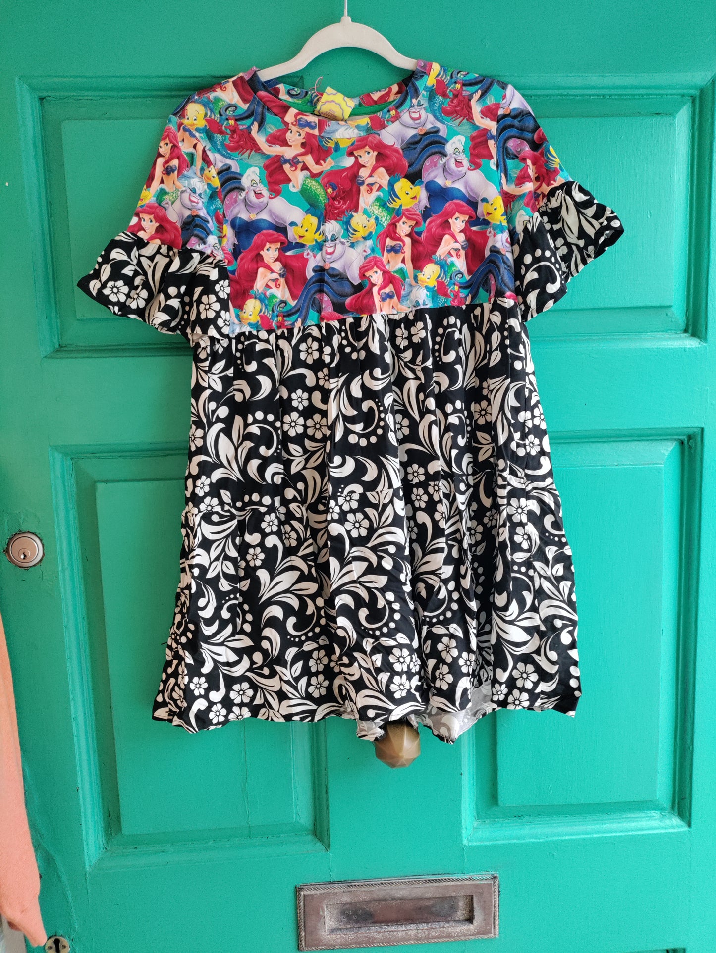 Mermaid black and white Hawaiian print dress - size UK 12-16