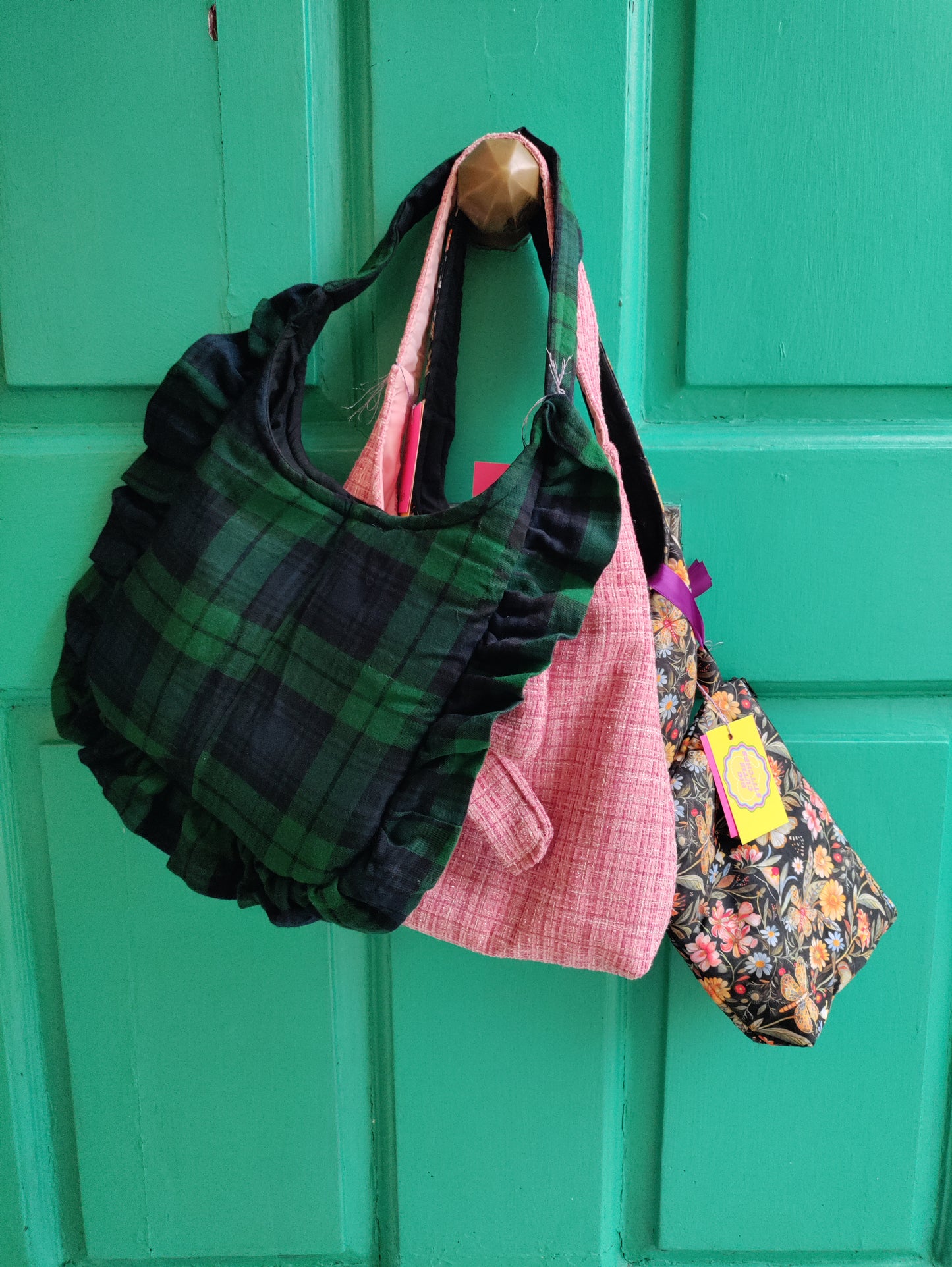 Lined purse with magnetic clasp