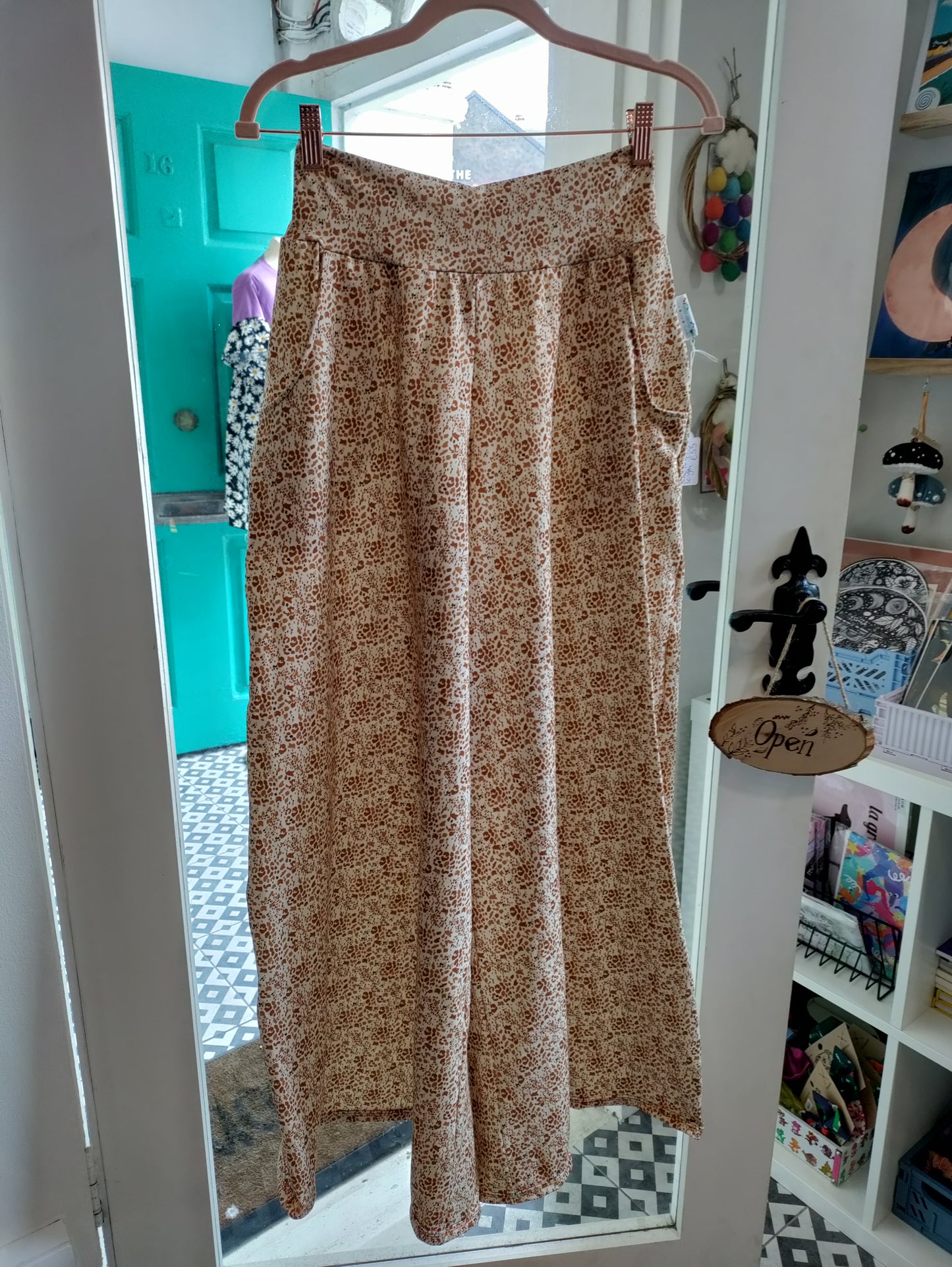 Wide leg pants