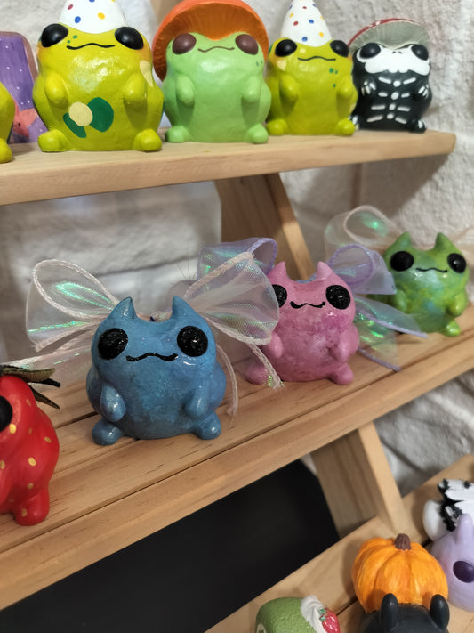 Bow frogs with horns