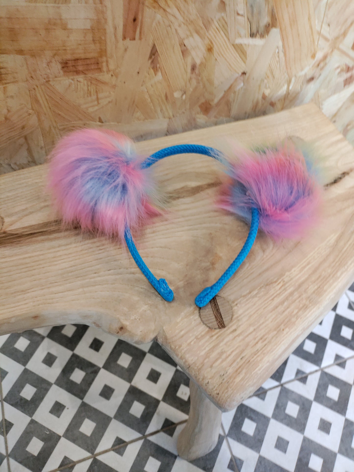 Pom pom headband
