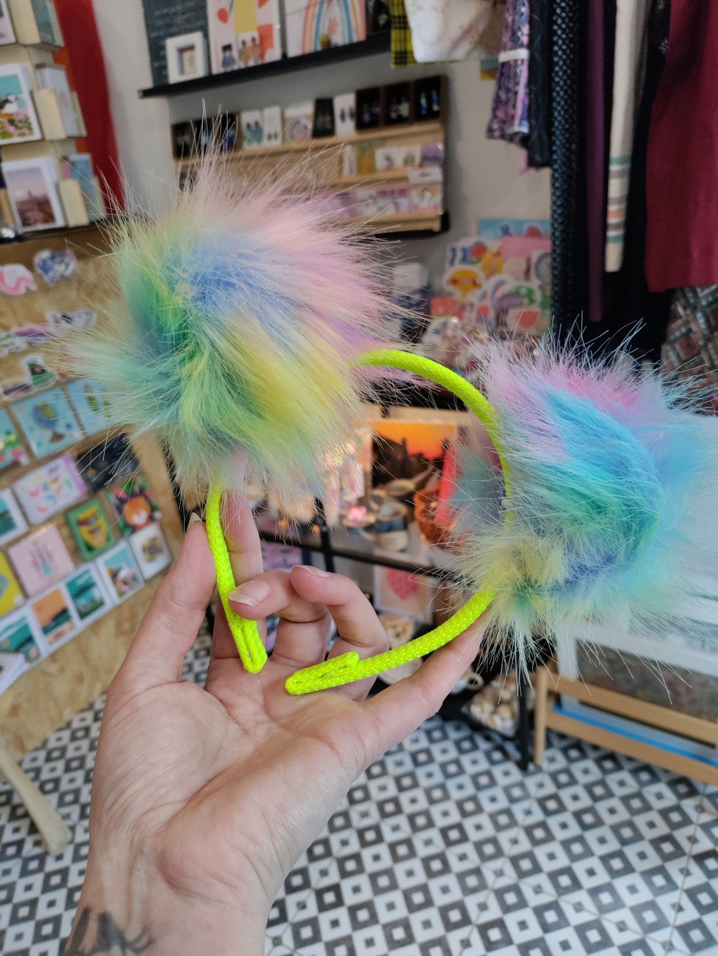 Pom pom headband