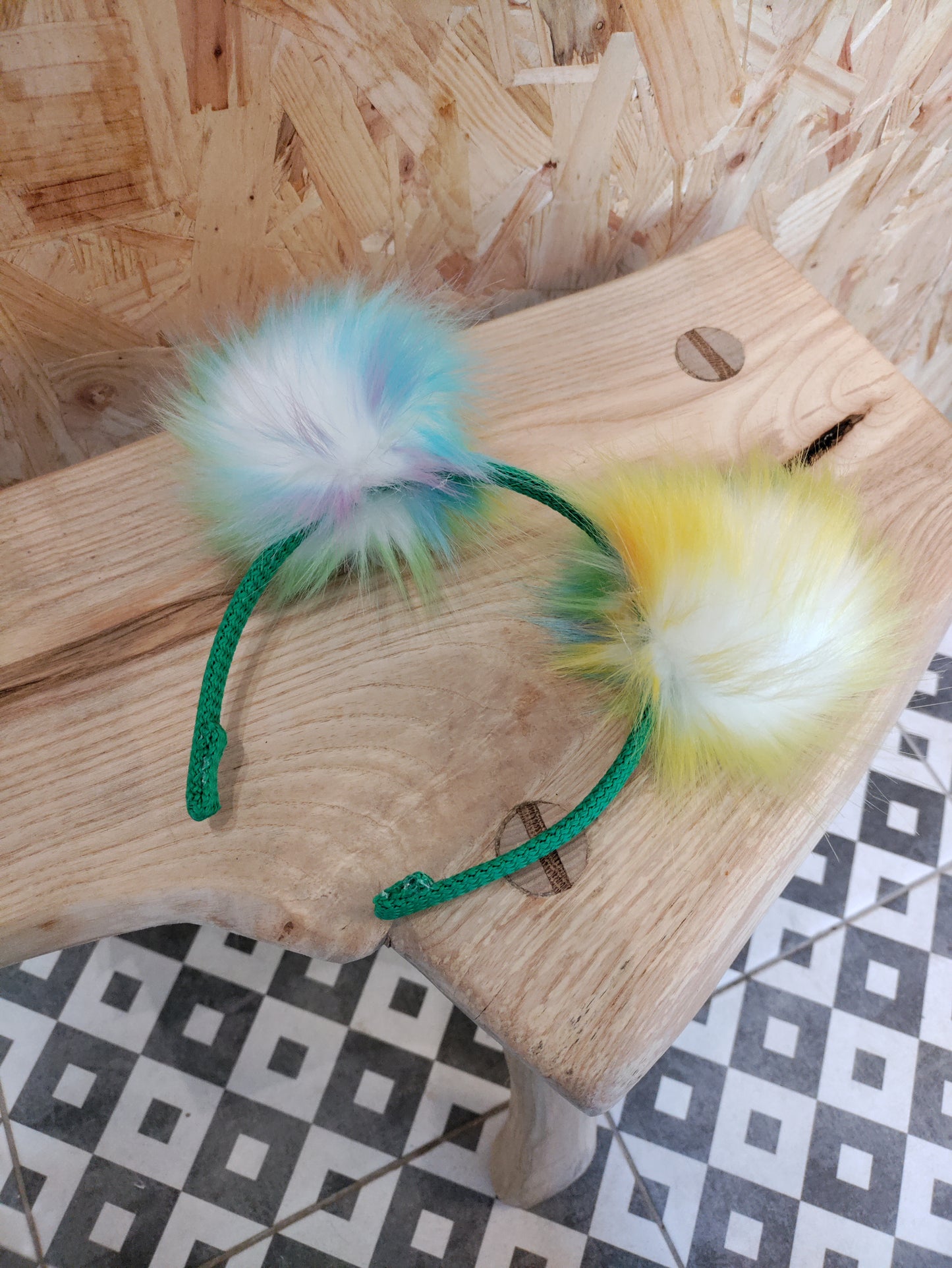 Pom pom headband