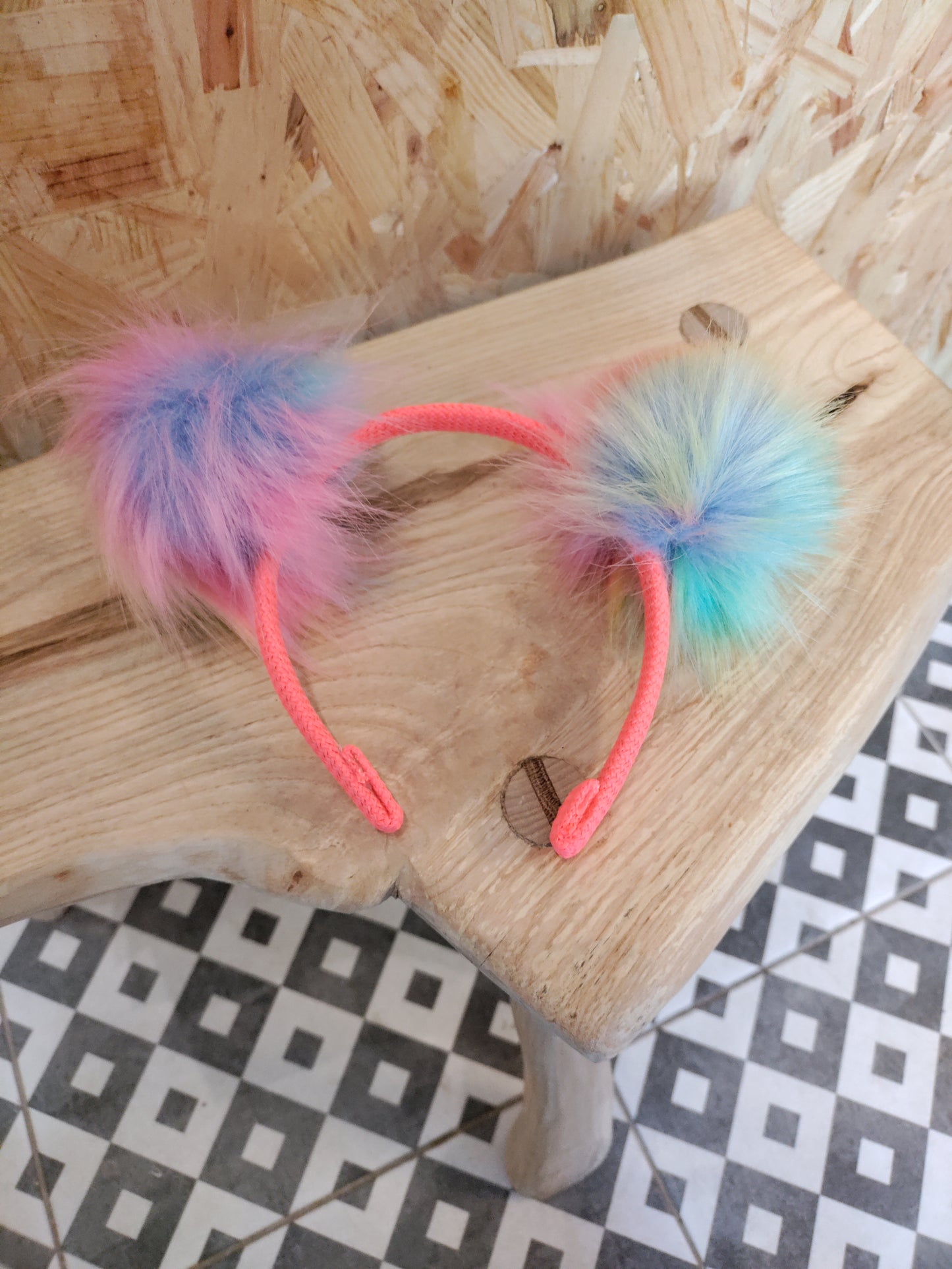 Pom pom headband