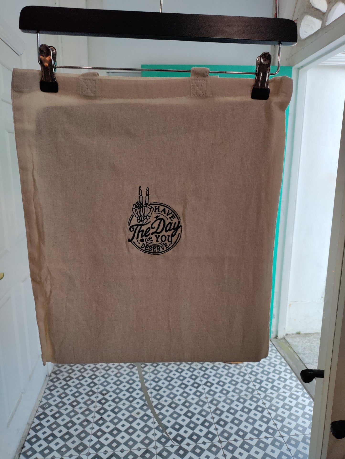 Pinkie don't mosh tote bags