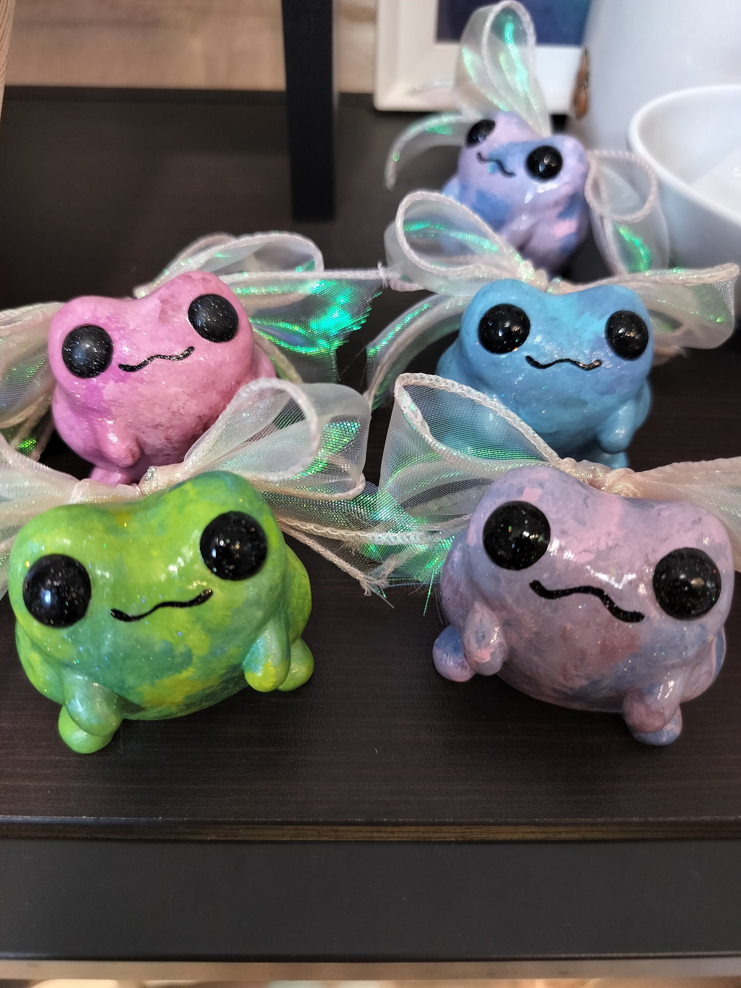 Bow frogs no horns