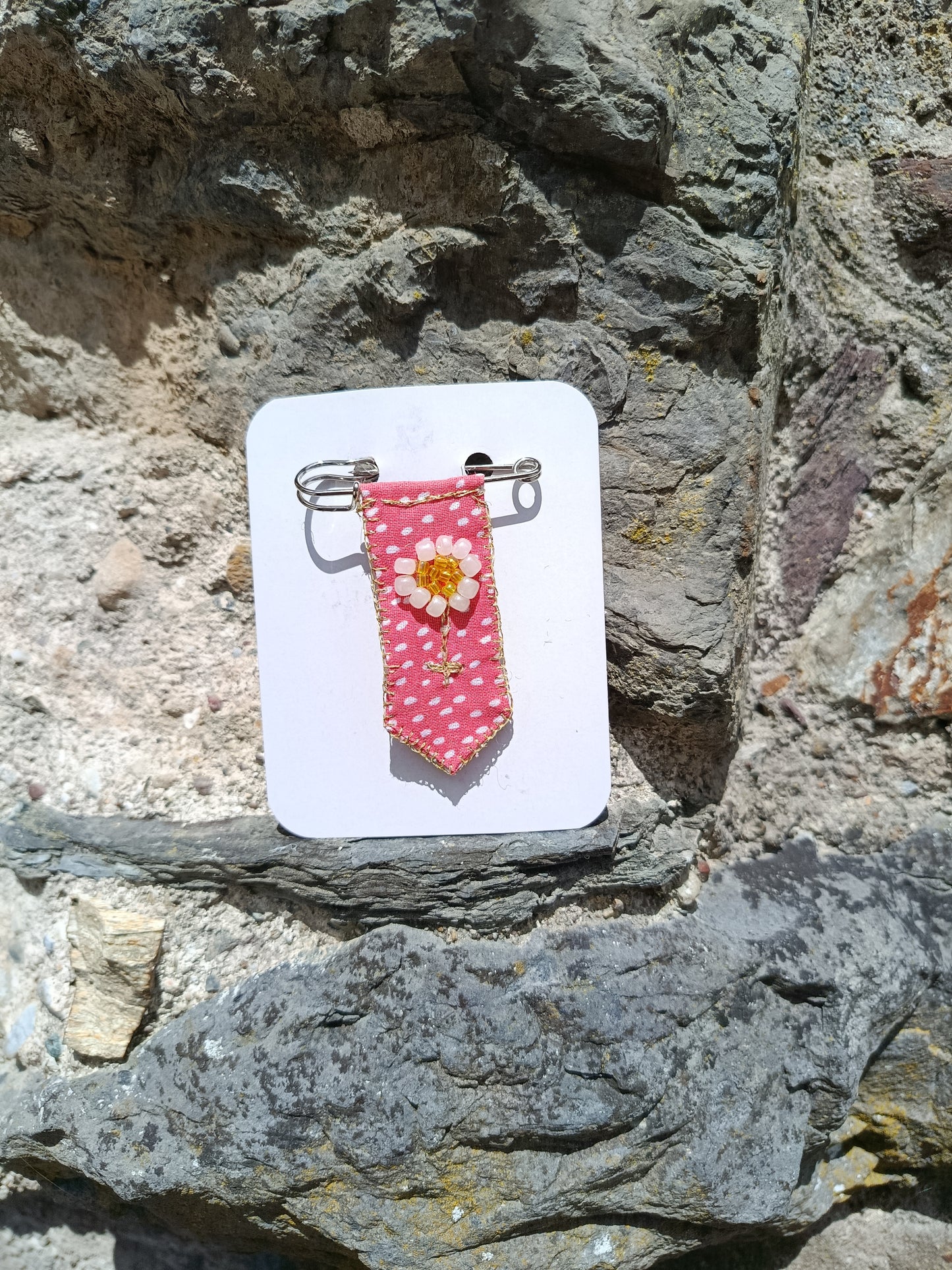 Gold Daisy Embroidered Banner Pin