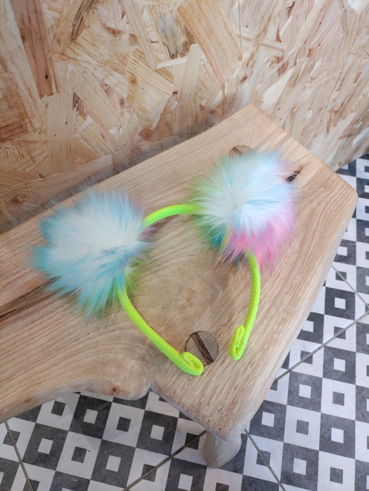 Pom pom headband