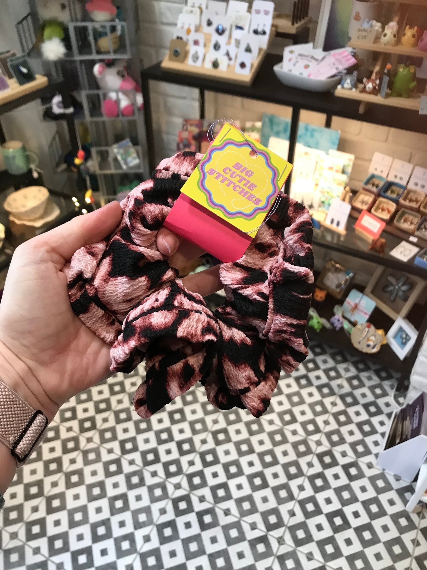 Big cutie stitches scrunchies