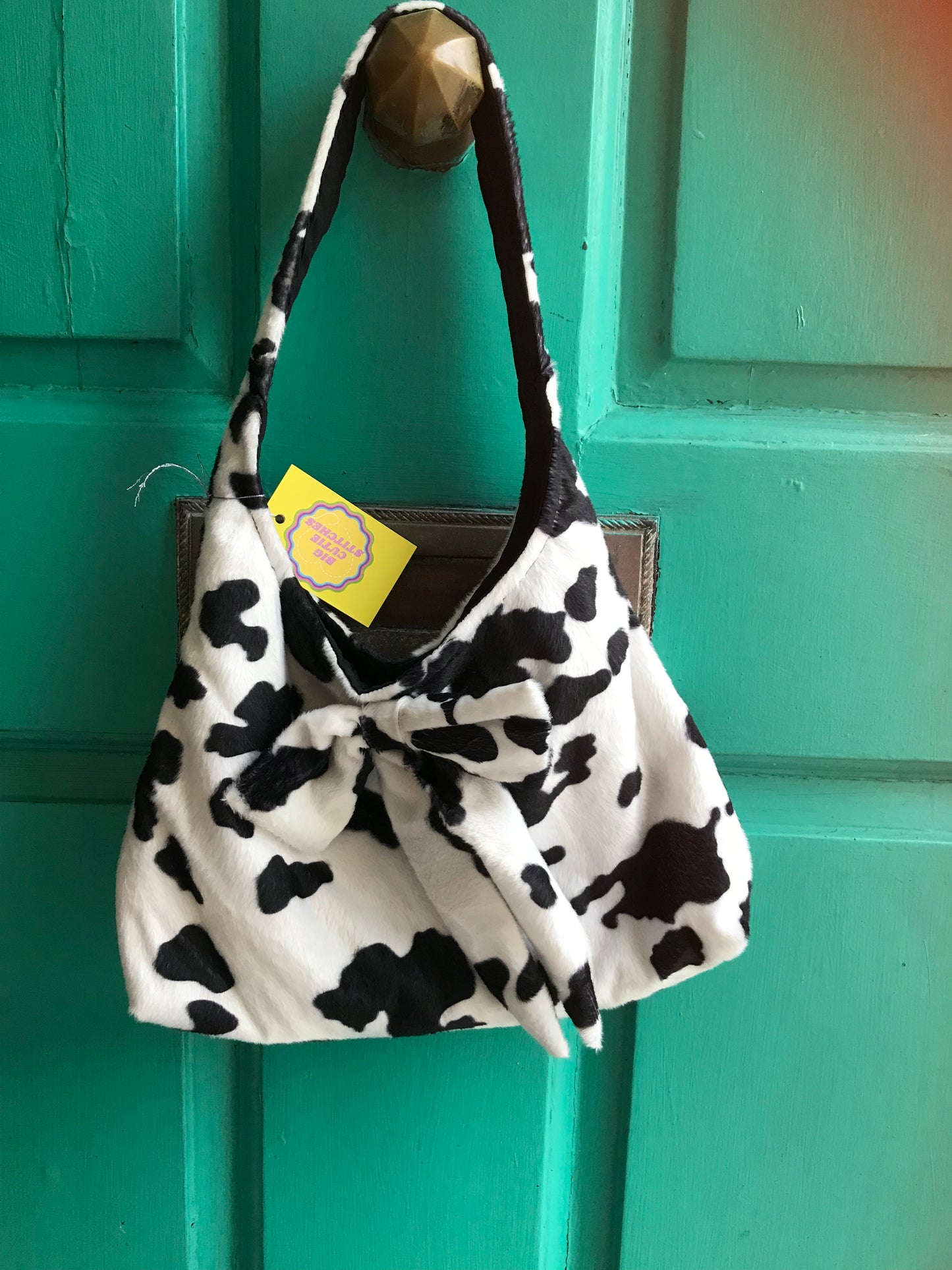 Lined purse with magnetic clasp