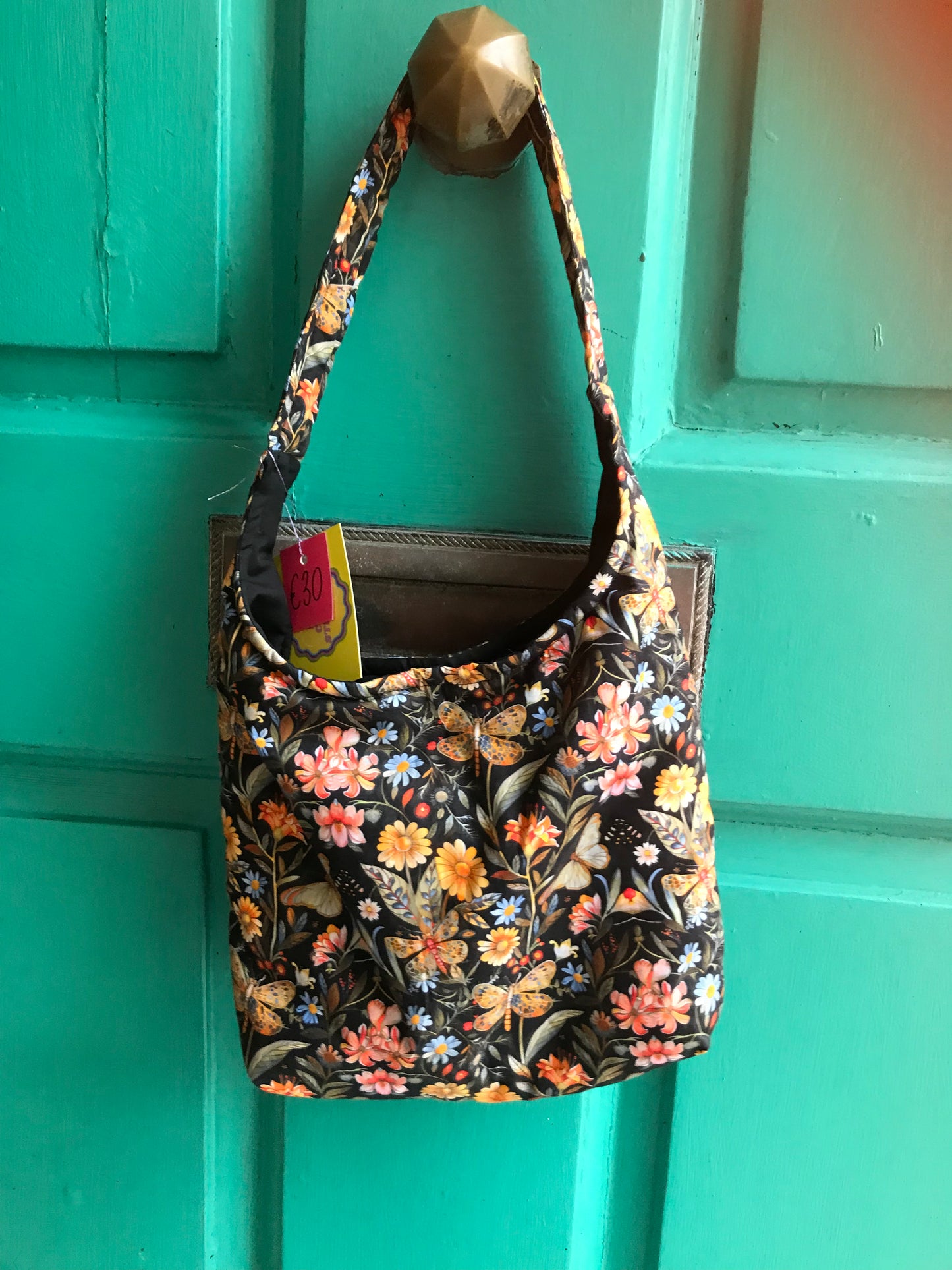 Lined purse with magnetic clasp