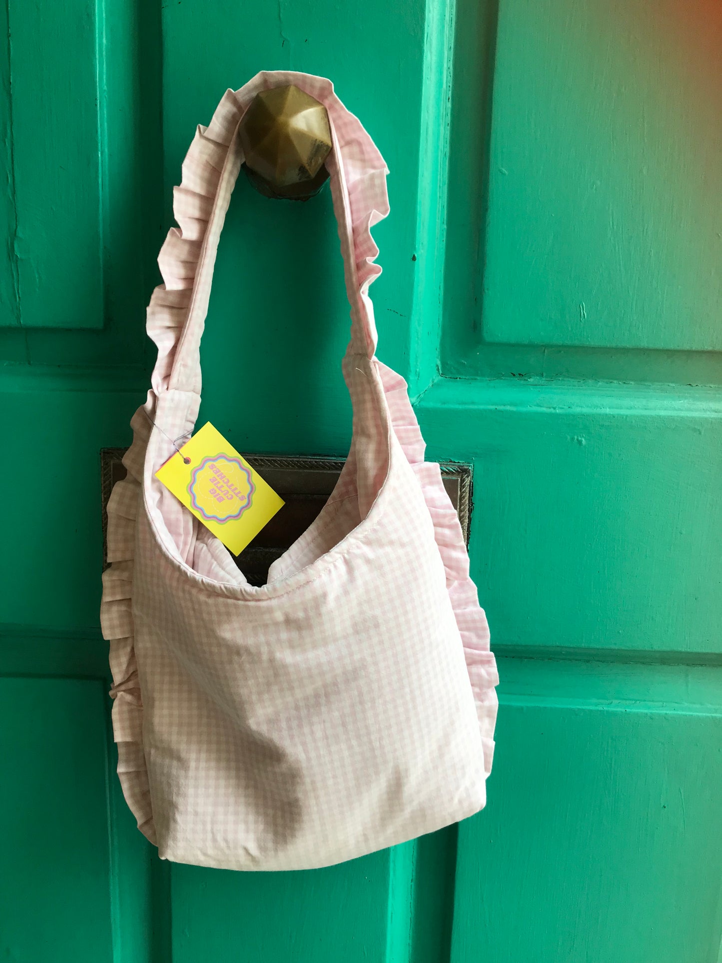 Lined purse with magnetic clasp