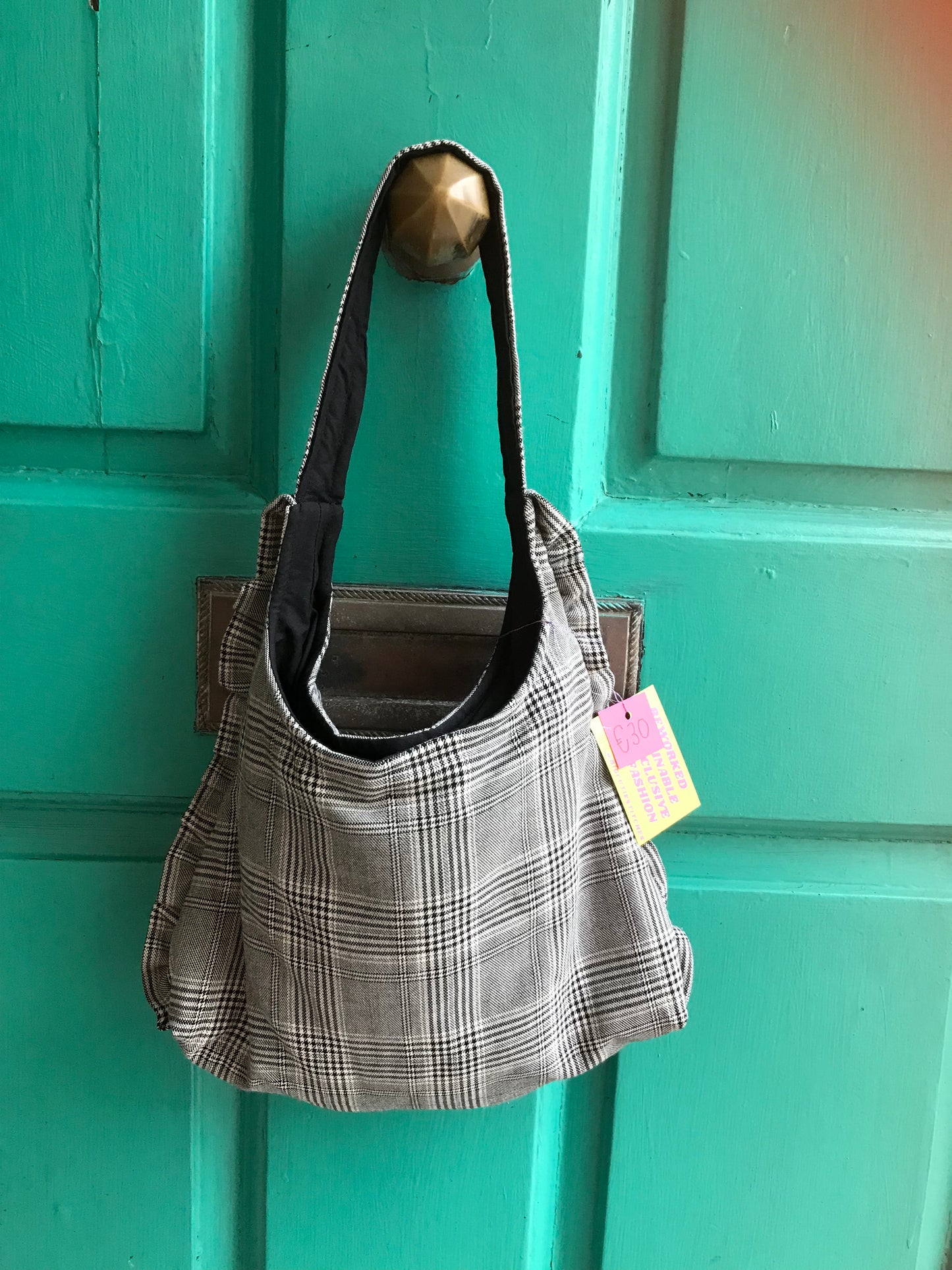 Lined purse with magnetic clasp