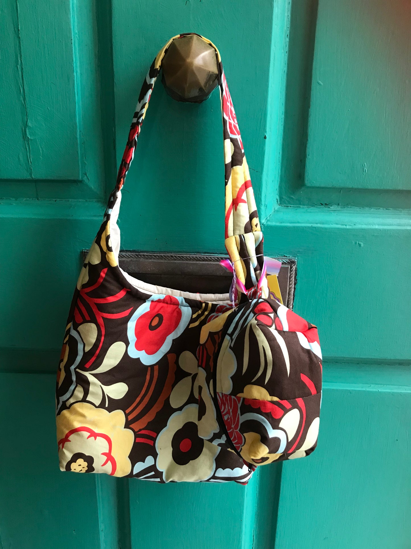 Lined purse with magnetic clasp