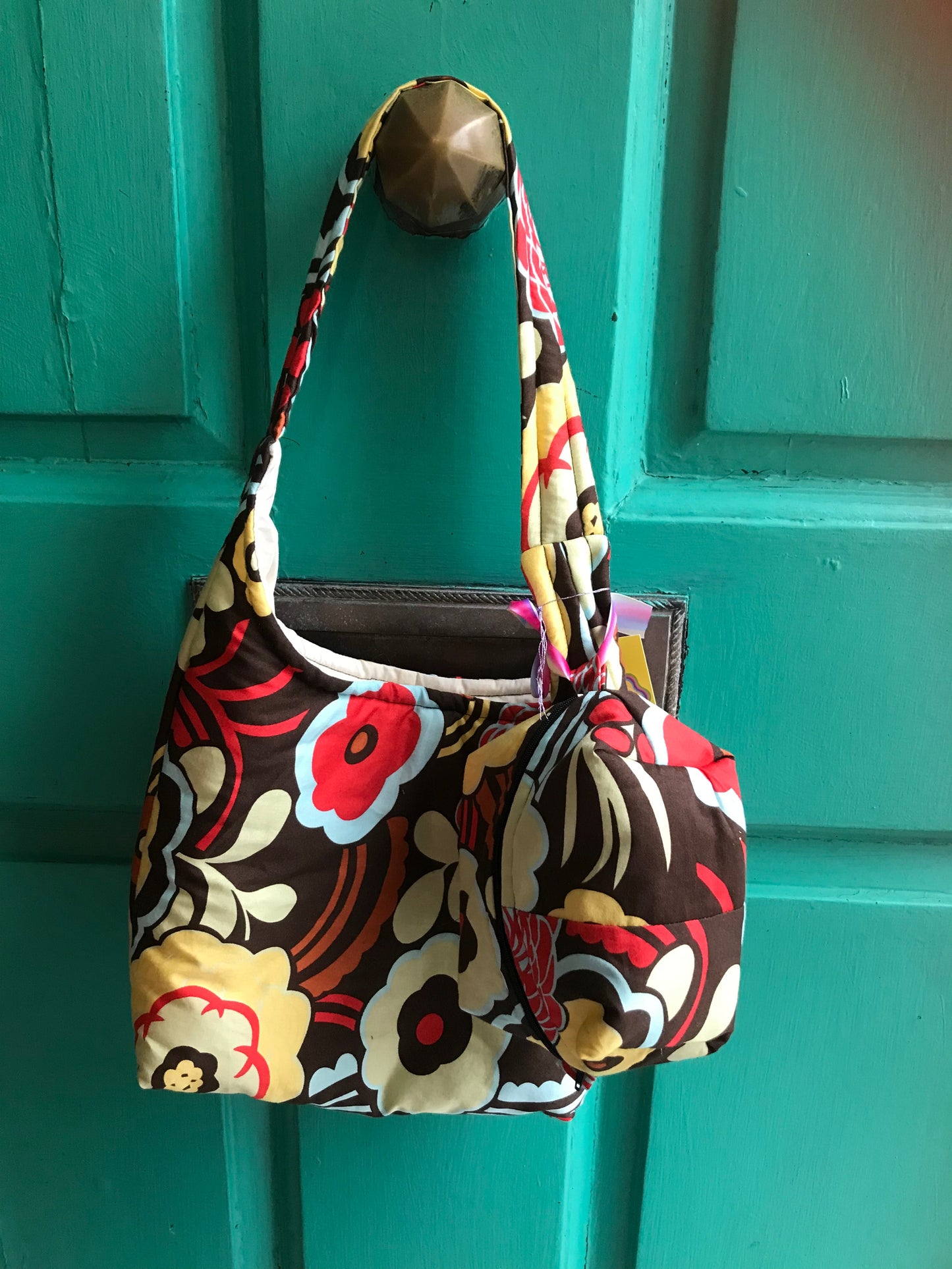 Lined purse with magnetic clasp