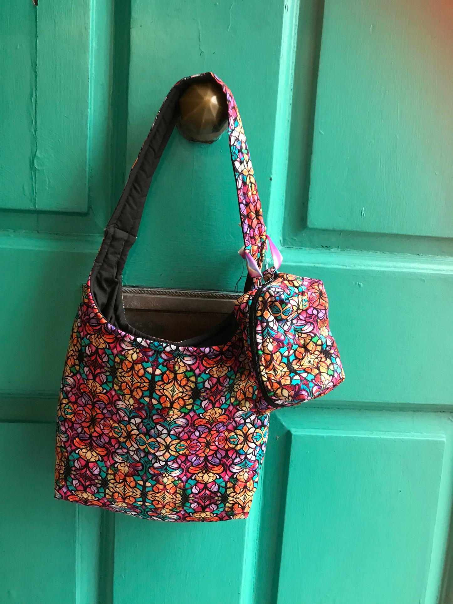 Lined purse with magnetic clasp