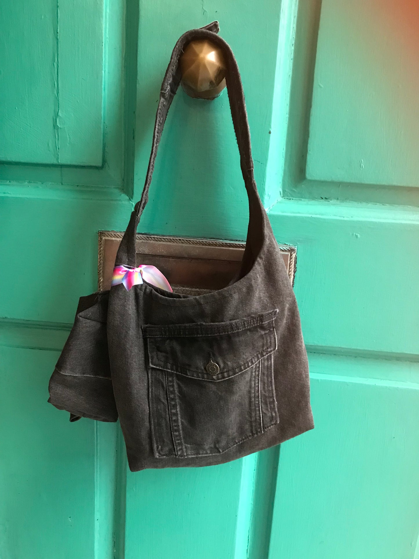 Lined purse with magnetic clasp