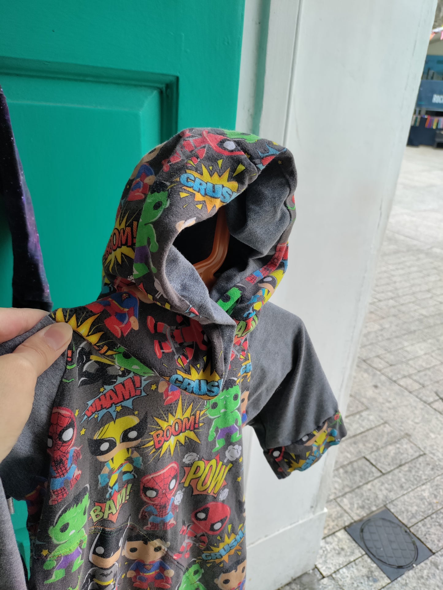 Pre loved mily designs kids hooded tee size 5-6