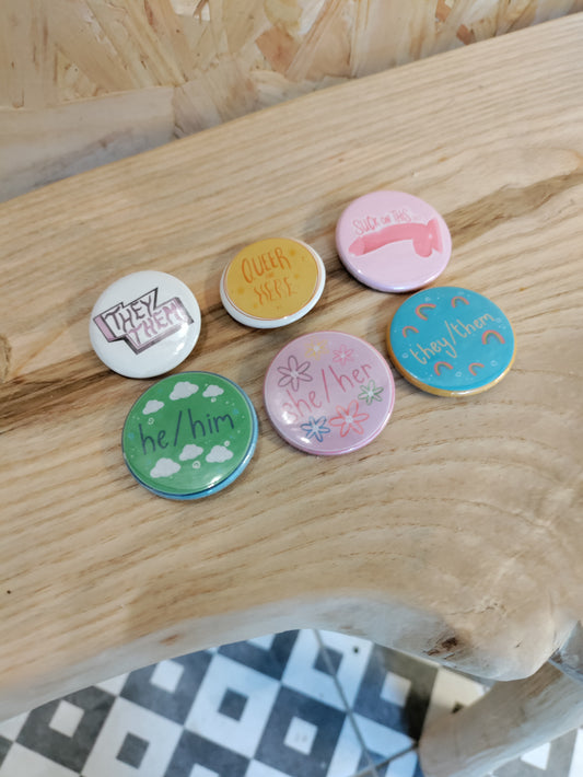 Fantaisie made pins