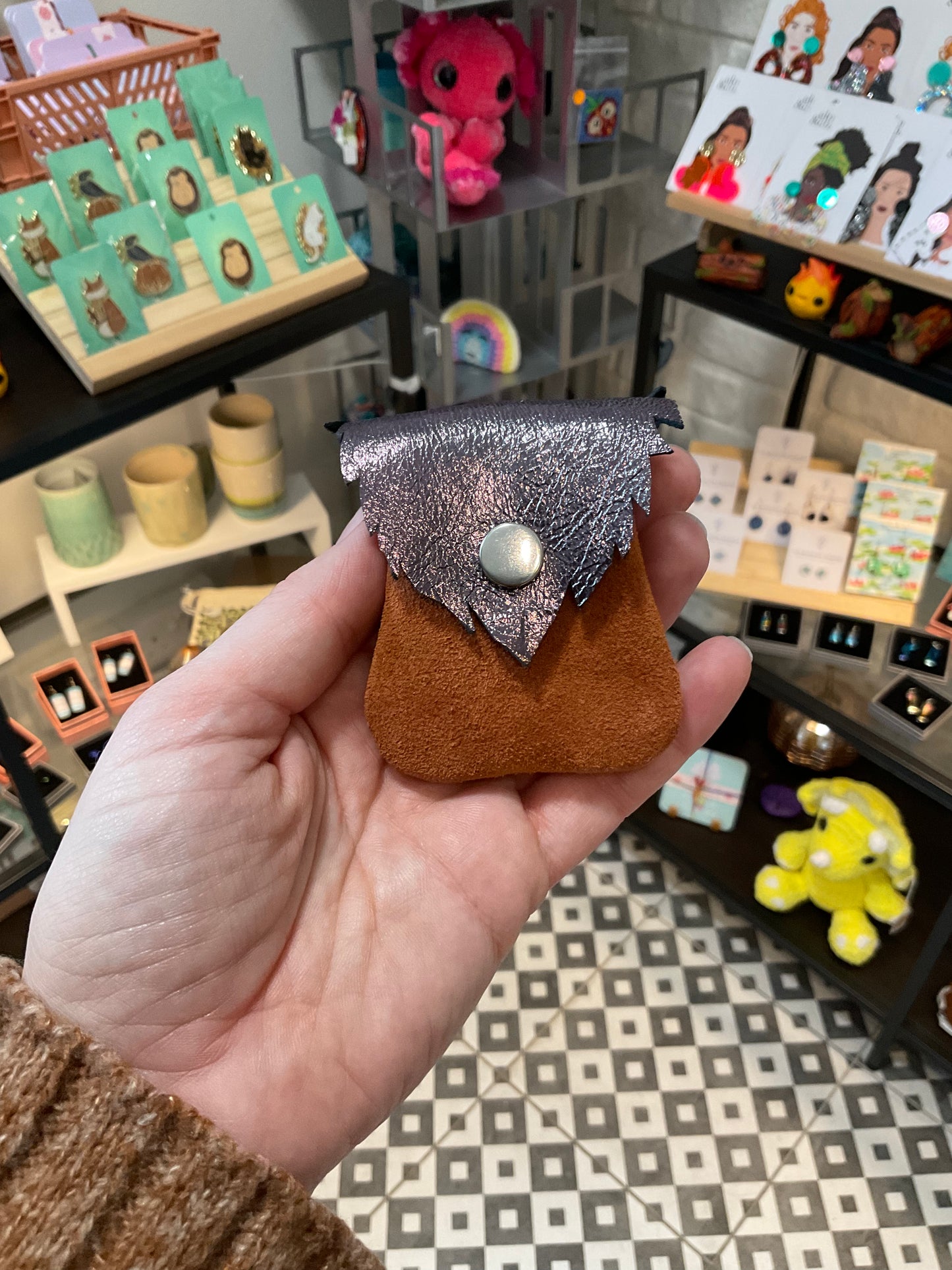 Leather foraging pouches