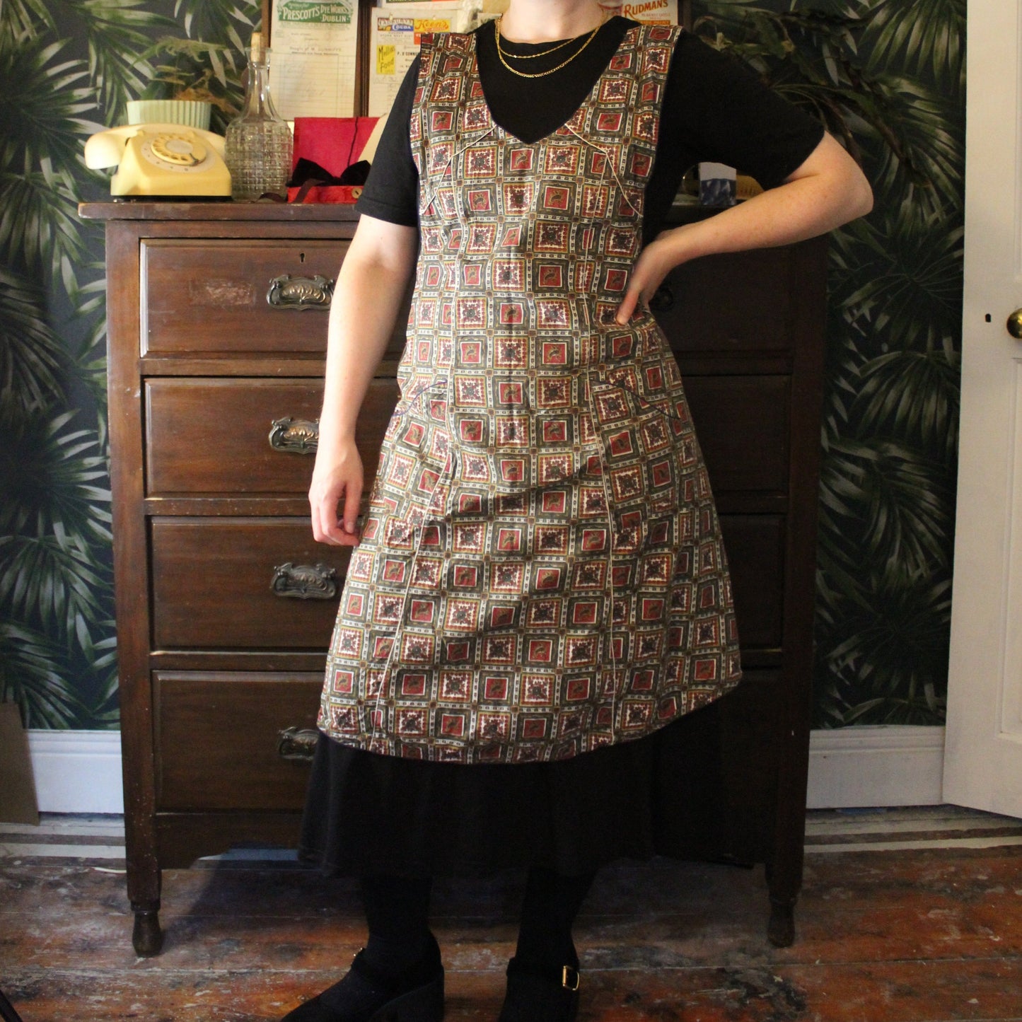 Olive tile pattern apron