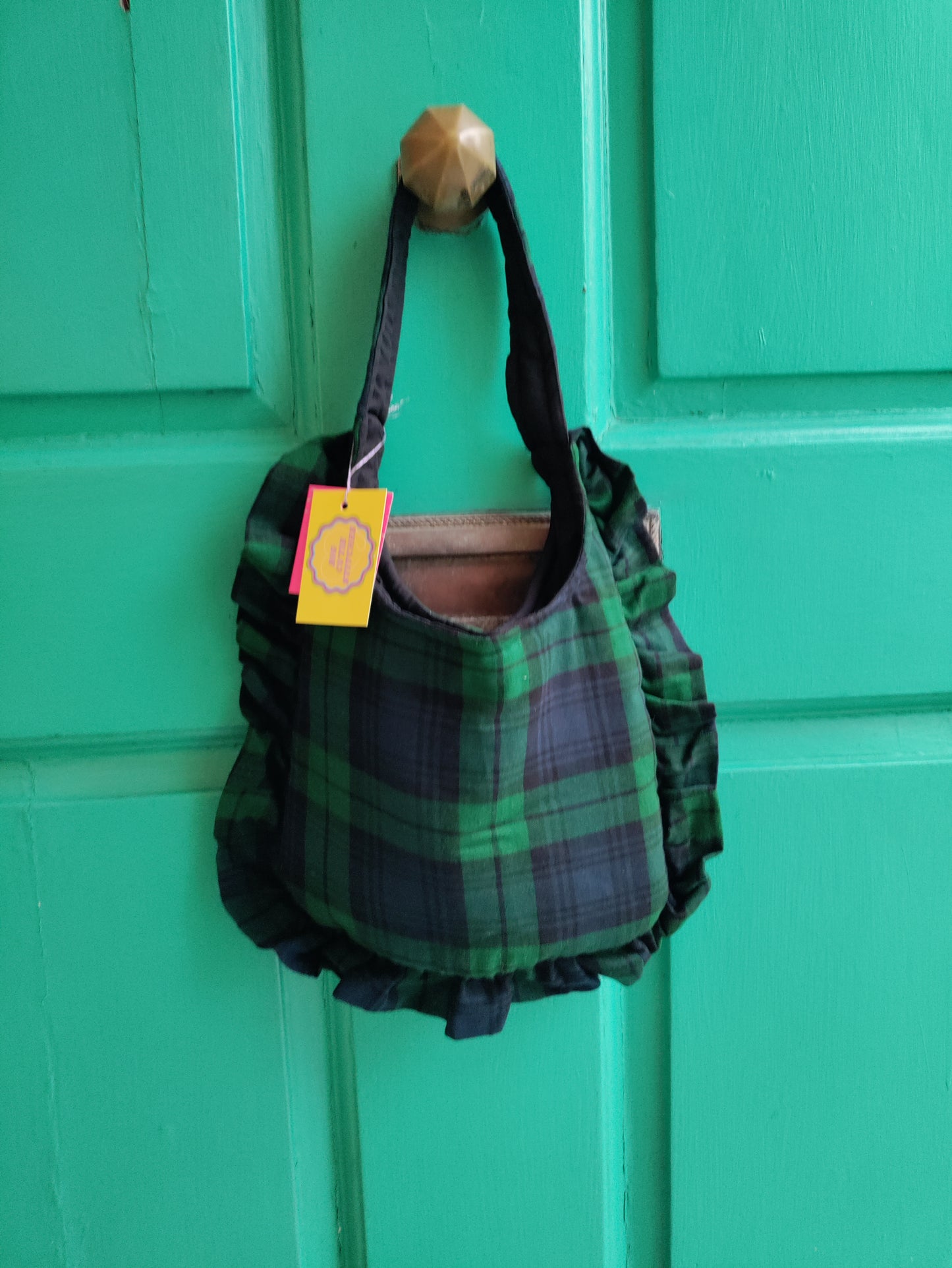 Lined purse with magnetic clasp