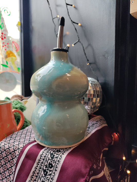 Handmade oil pourer