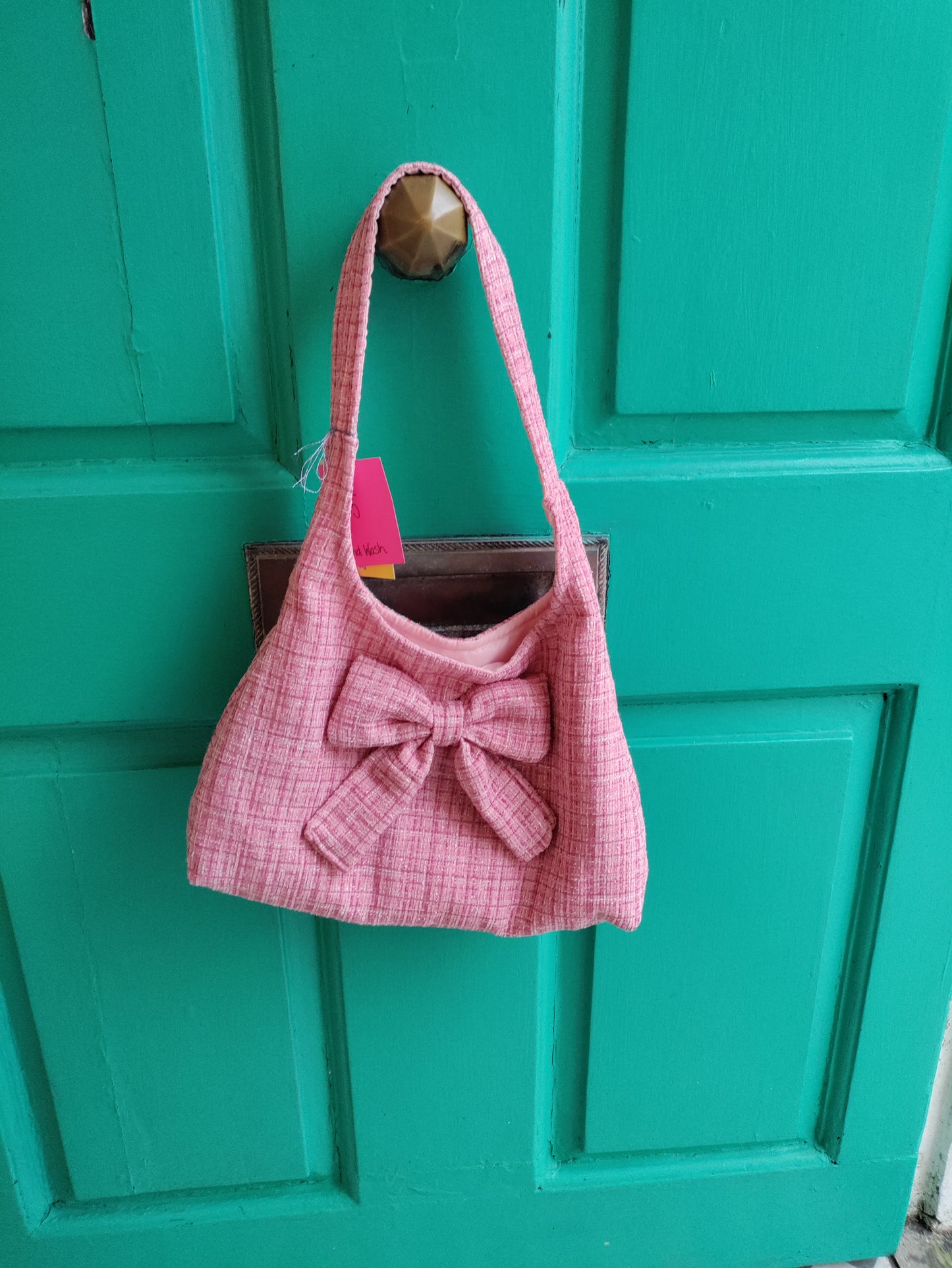 Lined purse with magnetic clasp