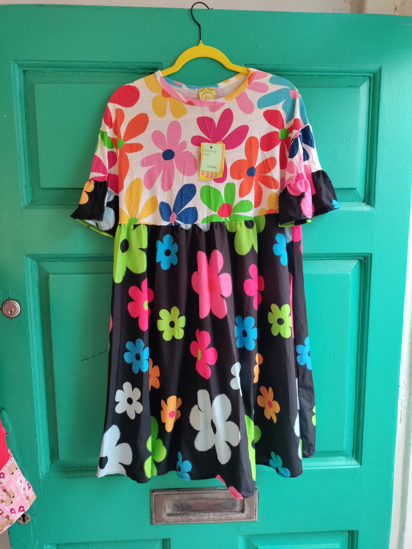 Bright daisies on black and white - size UK 14-18