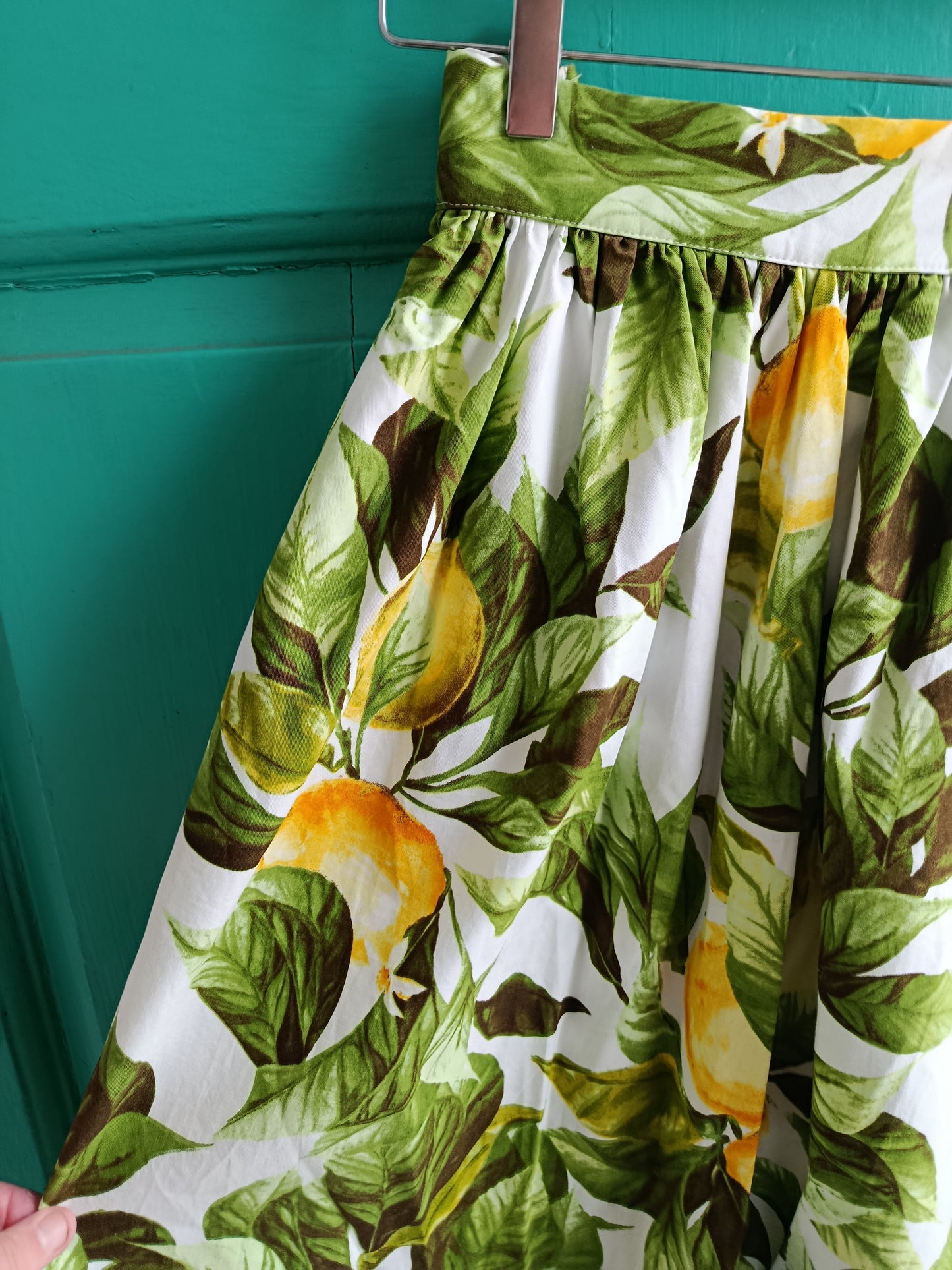 Gallery skirt with lemon pattern Size 14